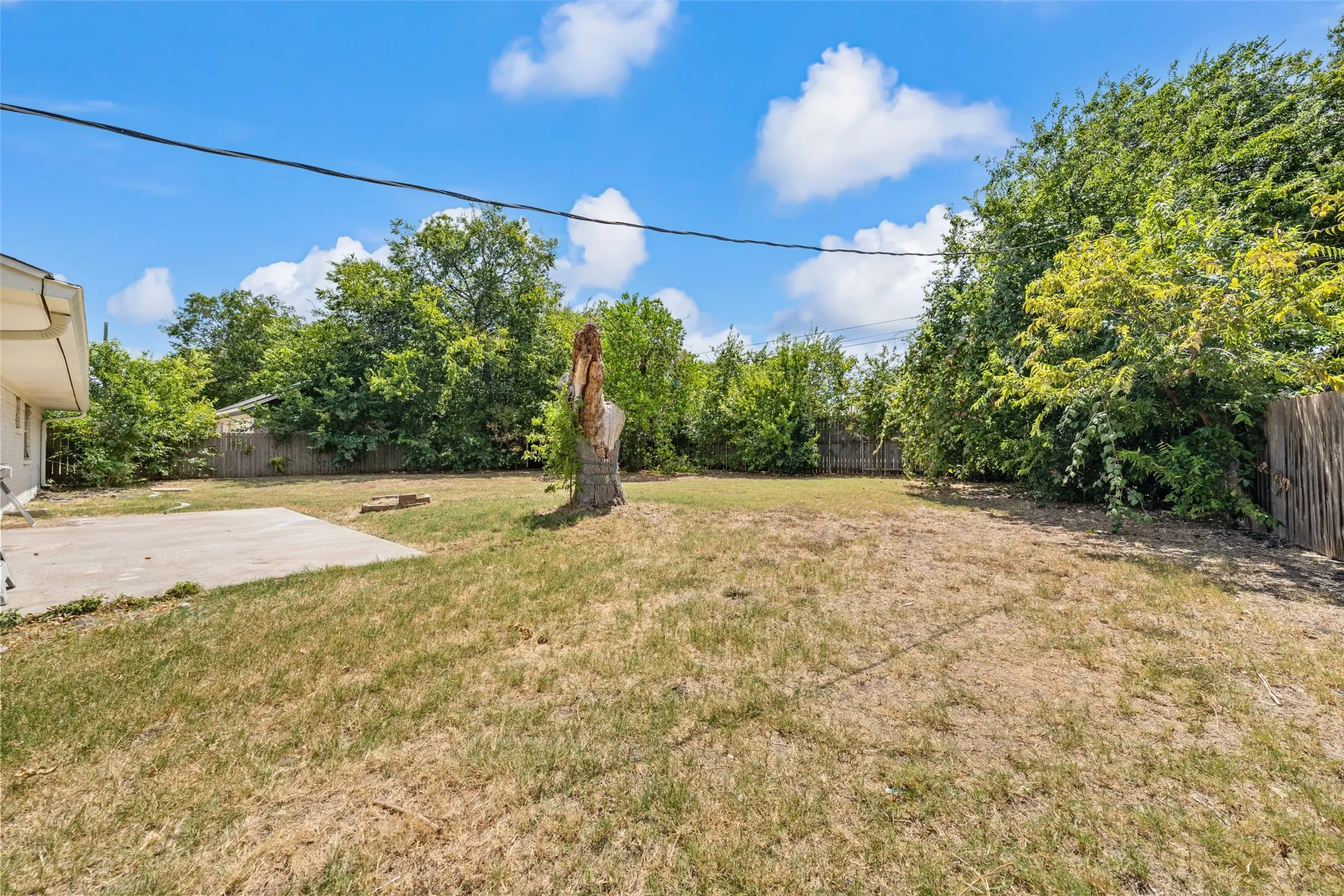 Single Family Residence For Sale in Mc Lennan County , 229 Crockett Lane, Hewitt, Texas 76643, 3 Bedroom, 2 Bathroom, 2 Garage spaces, 1,658 Sqft, built in 1978, mls#21366179, Real Estate Agent in Hewitt, Homes For Sale in Mc Lennan county, Homes For Sale in Hewitt, Realtor in Hewitt Texas, Real Estate Brokerage Independent Realty Texas, Luminita Cordes Realtor