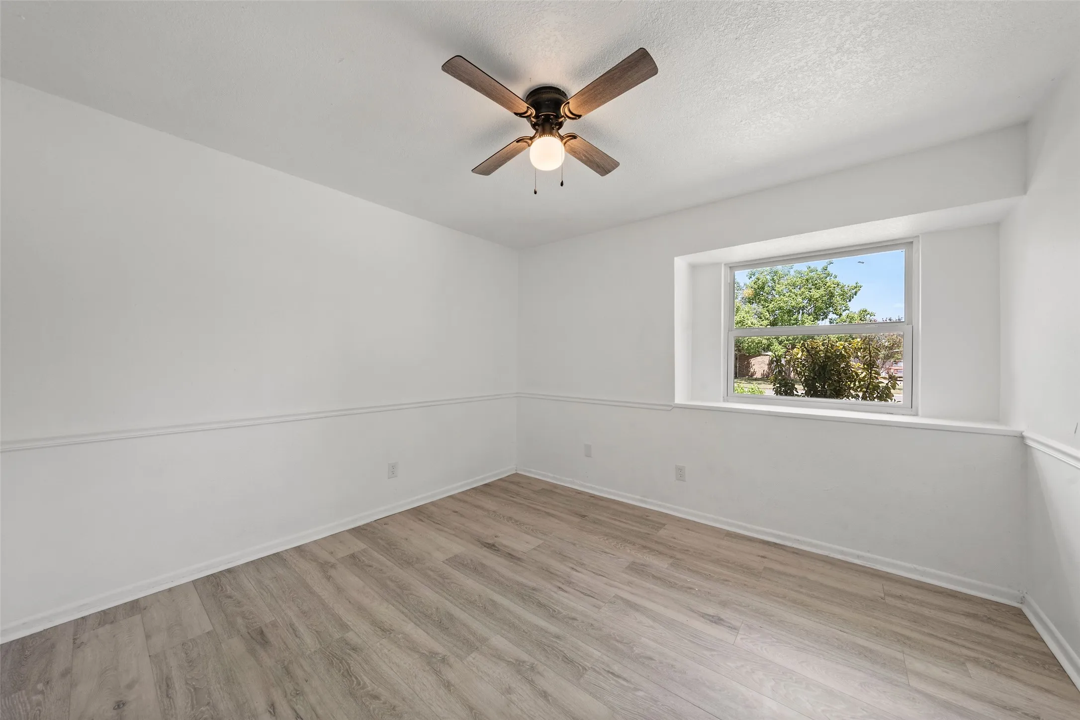 Single Family Residence For Sale in Mc Lennan County , 229 Crockett Lane, Hewitt, Texas 76643, 3 Bedroom, 2 Bathroom, 2 Garage spaces, 1,658 Sqft, built in 1978, mls#21366179, Real Estate Agent in Hewitt, Homes For Sale in Mc Lennan county, Homes For Sale in Hewitt, Realtor in Hewitt Texas, Real Estate Brokerage Independent Realty Texas, Luminita Cordes Realtor