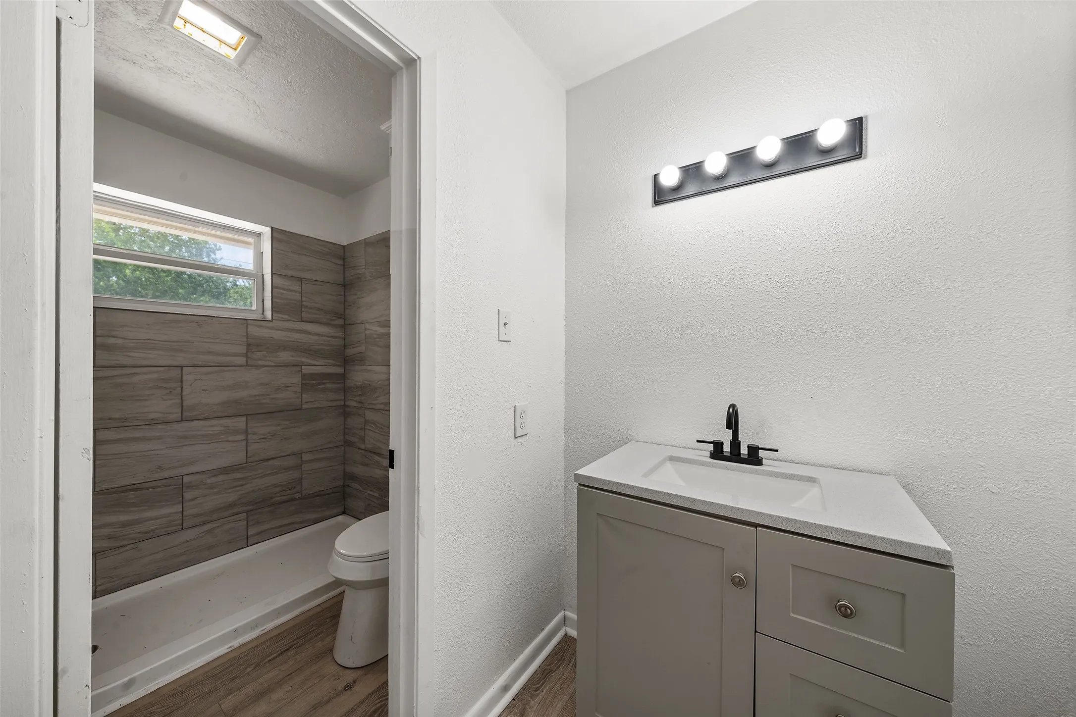 Single Family Residence For Sale in Mc Lennan County , 229 Crockett Lane, Hewitt, Texas 76643, 3 Bedroom, 2 Bathroom, 2 Garage spaces, 1,658 Sqft, built in 1978, mls#21366179, Real Estate Agent in Hewitt, Homes For Sale in Mc Lennan county, Homes For Sale in Hewitt, Realtor in Hewitt Texas, Real Estate Brokerage Independent Realty Texas, Luminita Cordes Realtor