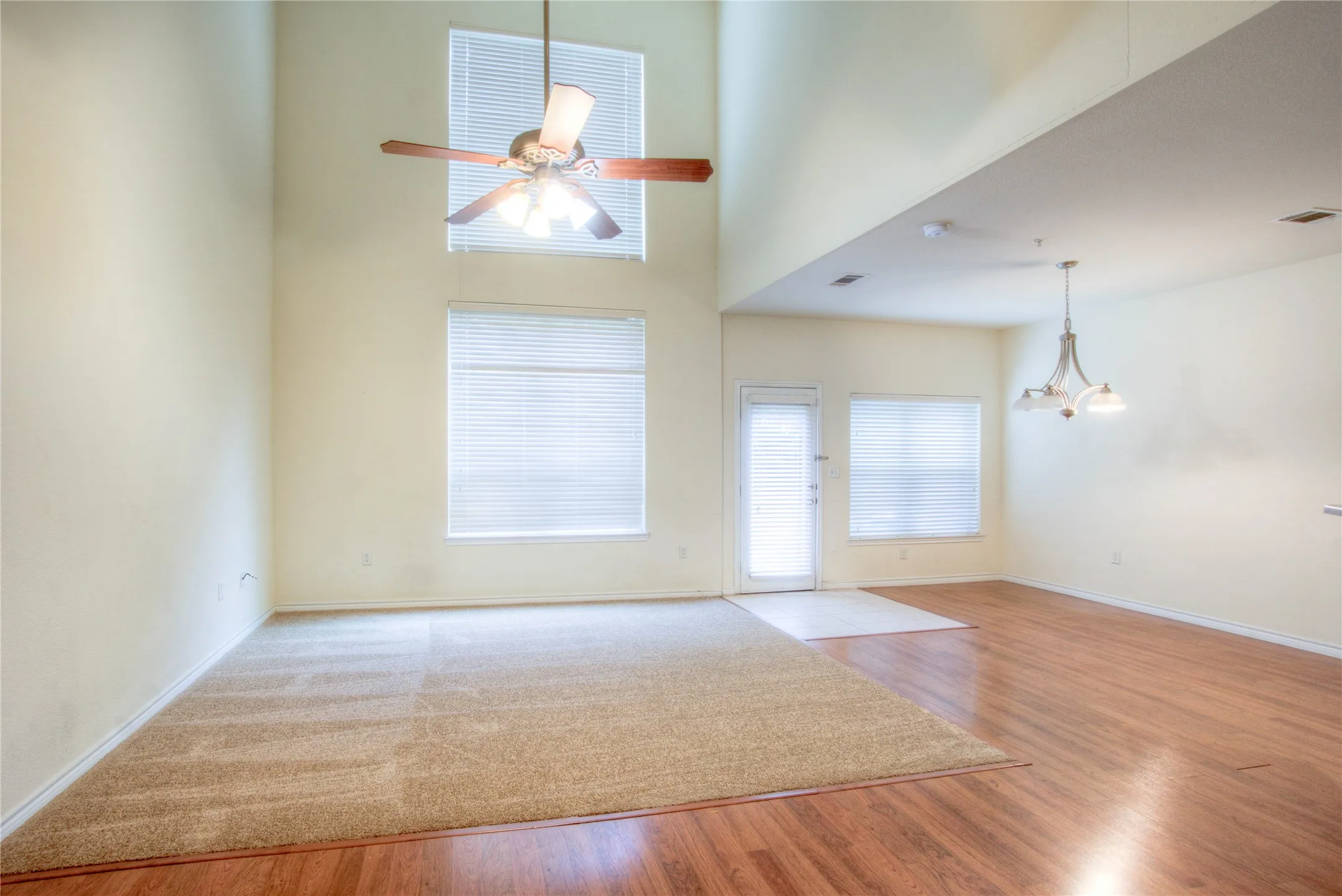 Townhouse For Rent in Dallas County , 1064 Colonial Drive, Coppell, Texas 75019, 3 Bedroom, 3 Bathroom, 2 Garage spaces, 1,582 Sqft, built in 2003, mls#21366205, Real Estate Agent in Coppell, Homes For Rent in Dallas county, Homes For Rent in Coppell, Realtor in Coppell Texas, Real Estate Brokerage Independent Realty Texas, Luminita Cordes Realtor