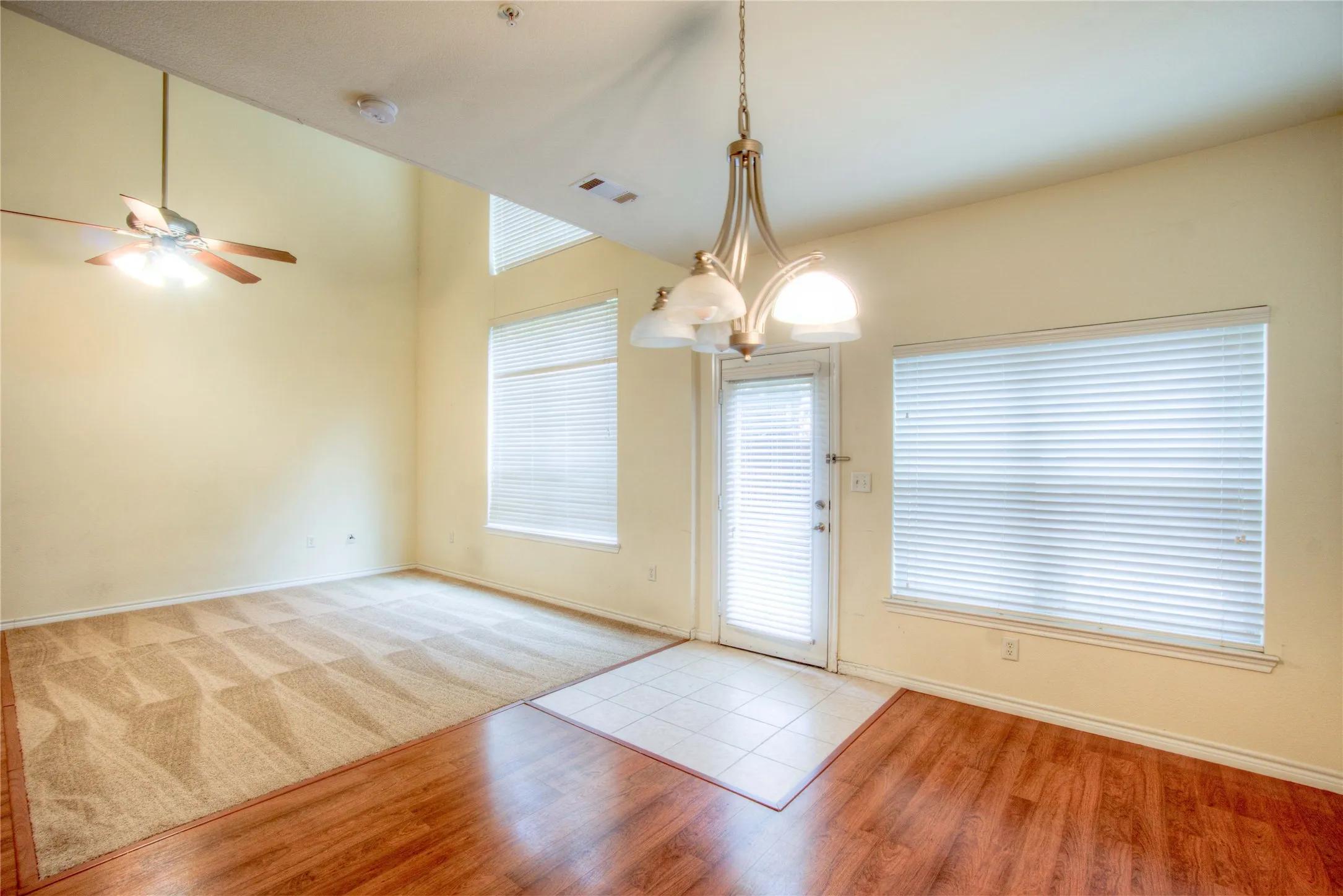 Townhouse For Rent in Dallas County , 1064 Colonial Drive, Coppell, Texas 75019, 3 Bedroom, 3 Bathroom, 2 Garage spaces, 1,582 Sqft, built in 2003, mls#21366205, Real Estate Agent in Coppell, Homes For Rent in Dallas county, Homes For Rent in Coppell, Realtor in Coppell Texas, Real Estate Brokerage Independent Realty Texas, Luminita Cordes Realtor