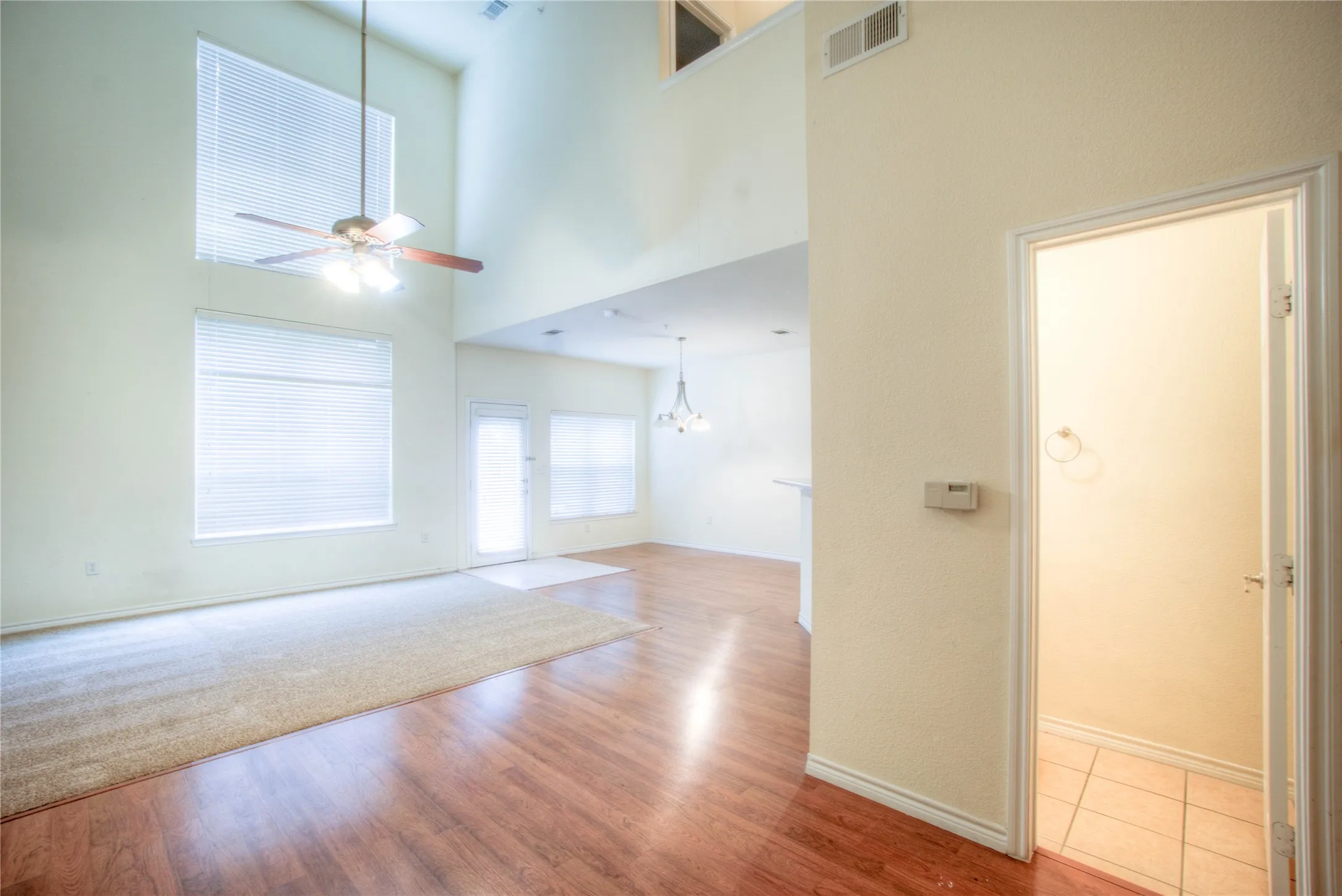 Townhouse For Rent in Dallas County , 1064 Colonial Drive, Coppell, Texas 75019, 3 Bedroom, 3 Bathroom, 2 Garage spaces, 1,582 Sqft, built in 2003, mls#21366205, Real Estate Agent in Coppell, Homes For Rent in Dallas county, Homes For Rent in Coppell, Realtor in Coppell Texas, Real Estate Brokerage Independent Realty Texas, Luminita Cordes Realtor