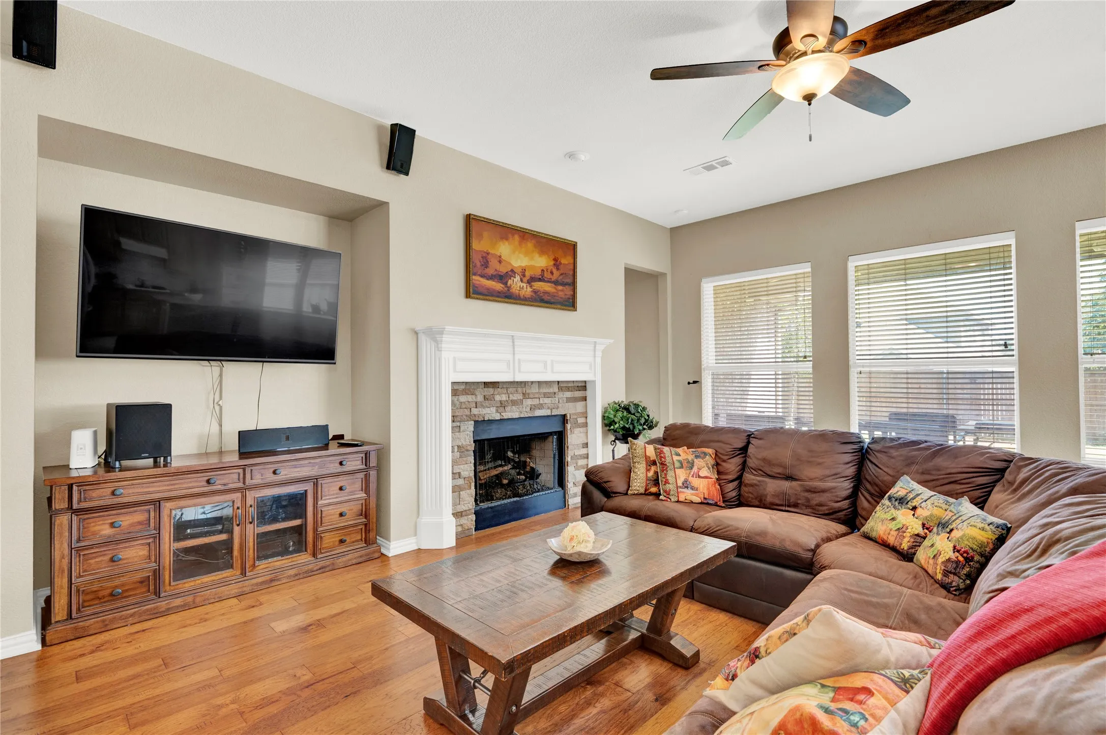 Single Family Residence For Sale in Tarrant County , 4821 Bellflower Way, Fort Worth, Texas 76123, 4 Bedroom, 3 Bathroom, 2 Garage spaces, 2,525 Sqft, built in 2002, mls#21365008, Real Estate Agent in Fort Worth, Homes For Sale in Tarrant county, Homes For Sale in Fort Worth, Realtor in Fort Worth Texas, Real Estate Brokerage Independent Realty Texas, Luminita Cordes Realtor