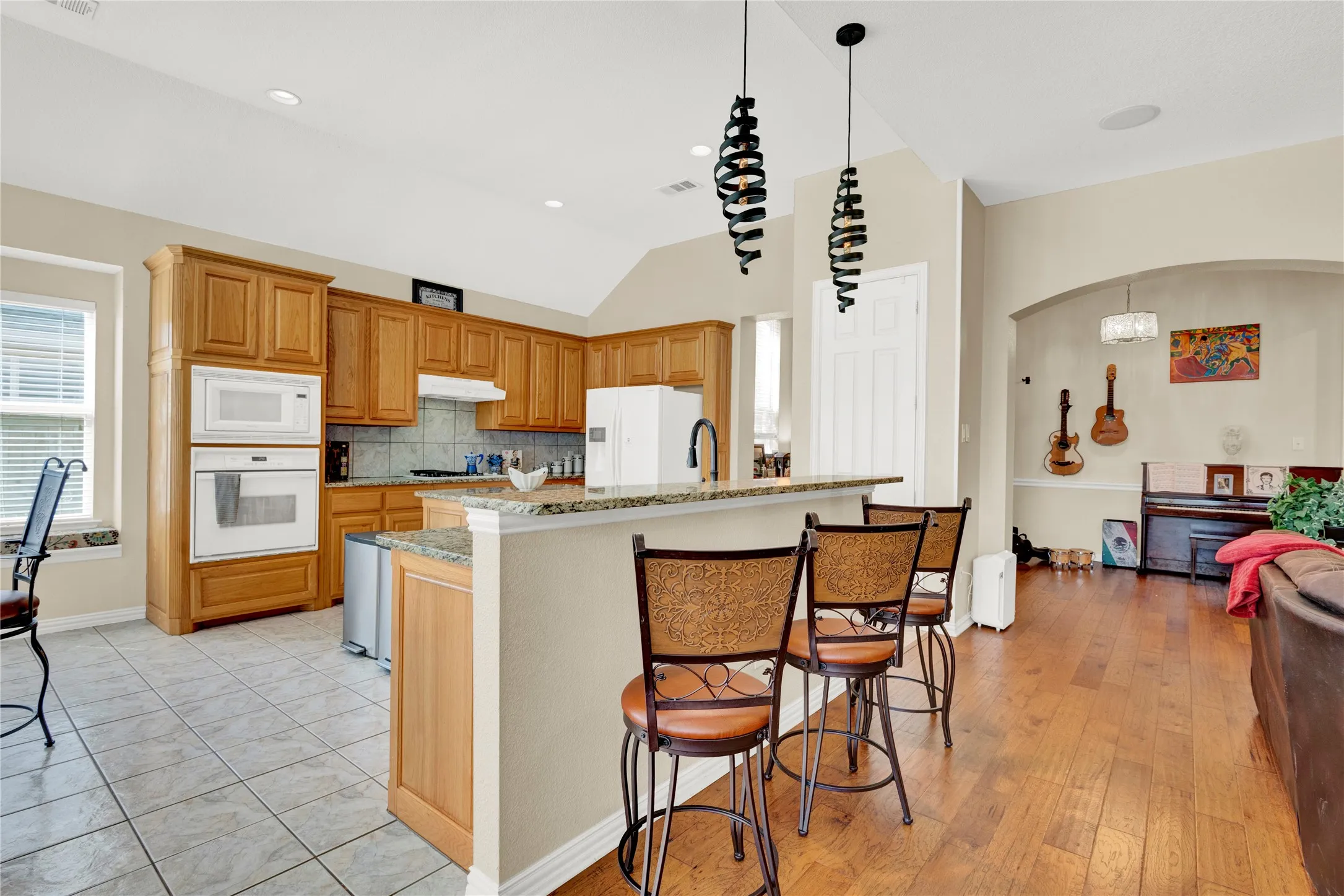 Single Family Residence For Sale in Tarrant County , 4821 Bellflower Way, Fort Worth, Texas 76123, 4 Bedroom, 3 Bathroom, 2 Garage spaces, 2,525 Sqft, built in 2002, mls#21365008, Real Estate Agent in Fort Worth, Homes For Sale in Tarrant county, Homes For Sale in Fort Worth, Realtor in Fort Worth Texas, Real Estate Brokerage Independent Realty Texas, Luminita Cordes Realtor