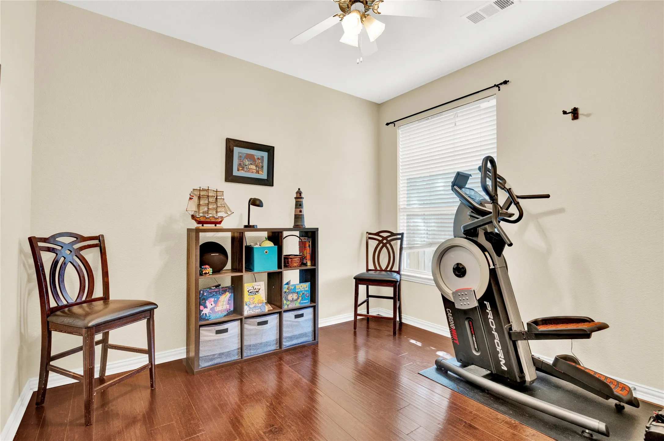 Single Family Residence For Sale in Tarrant County , 4821 Bellflower Way, Fort Worth, Texas 76123, 4 Bedroom, 3 Bathroom, 2 Garage spaces, 2,525 Sqft, built in 2002, mls#21365008, Real Estate Agent in Fort Worth, Homes For Sale in Tarrant county, Homes For Sale in Fort Worth, Realtor in Fort Worth Texas, Real Estate Brokerage Independent Realty Texas, Luminita Cordes Realtor