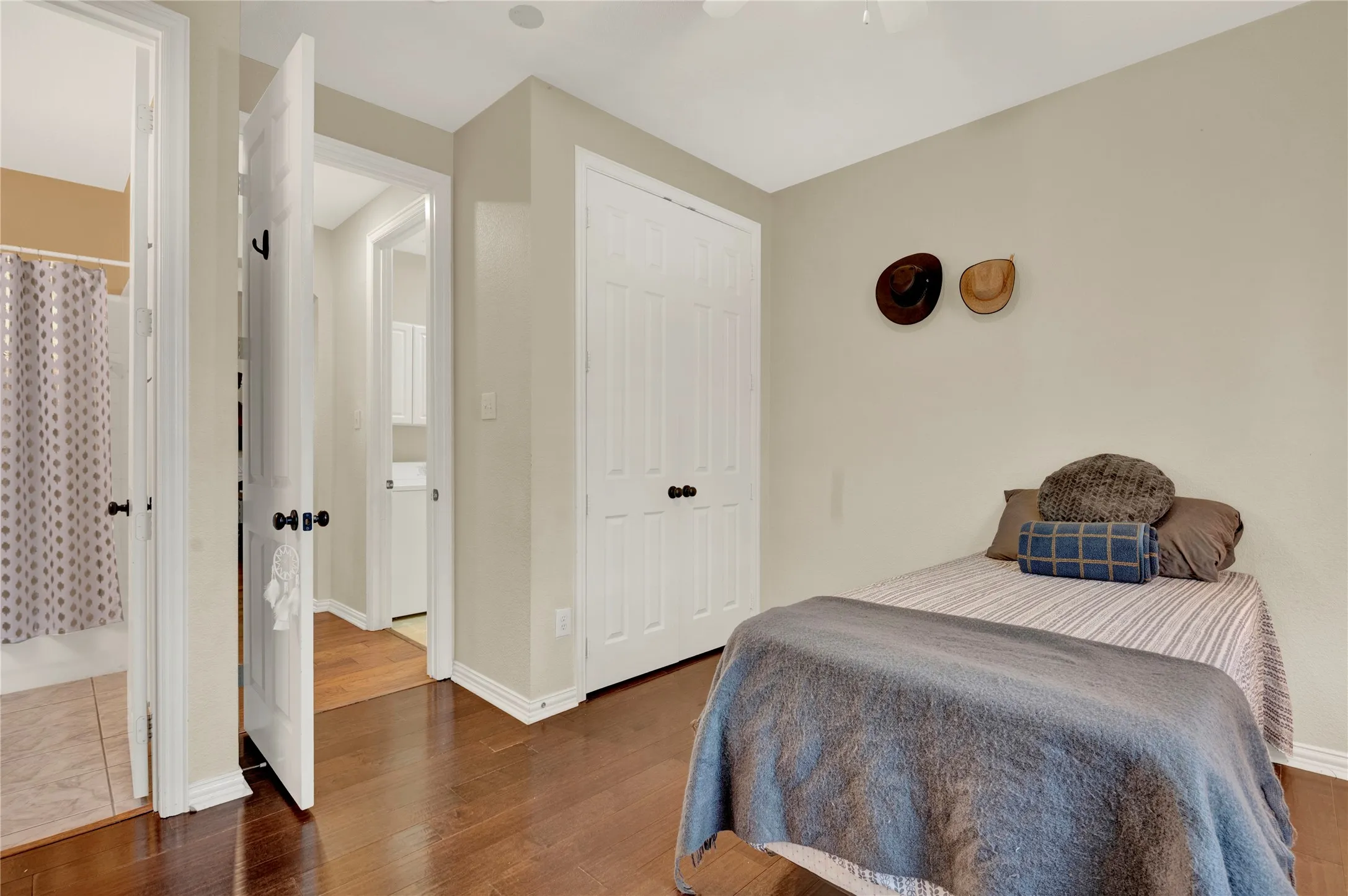 Single Family Residence For Sale in Tarrant County , 4821 Bellflower Way, Fort Worth, Texas 76123, 4 Bedroom, 3 Bathroom, 2 Garage spaces, 2,525 Sqft, built in 2002, mls#21365008, Real Estate Agent in Fort Worth, Homes For Sale in Tarrant county, Homes For Sale in Fort Worth, Realtor in Fort Worth Texas, Real Estate Brokerage Independent Realty Texas, Luminita Cordes Realtor