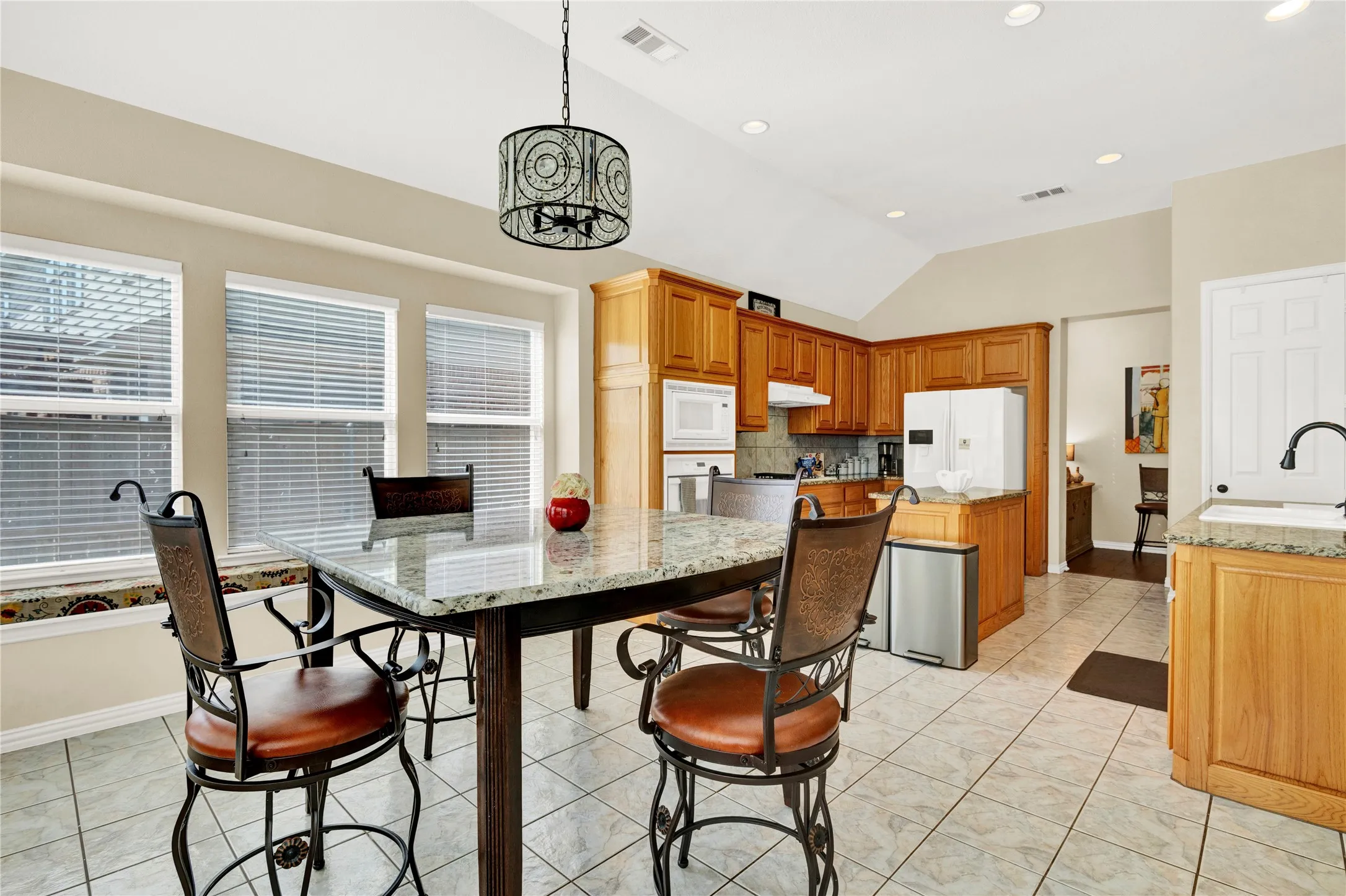 Single Family Residence For Sale in Tarrant County , 4821 Bellflower Way, Fort Worth, Texas 76123, 4 Bedroom, 3 Bathroom, 2 Garage spaces, 2,525 Sqft, built in 2002, mls#21365008, Real Estate Agent in Fort Worth, Homes For Sale in Tarrant county, Homes For Sale in Fort Worth, Realtor in Fort Worth Texas, Real Estate Brokerage Independent Realty Texas, Luminita Cordes Realtor