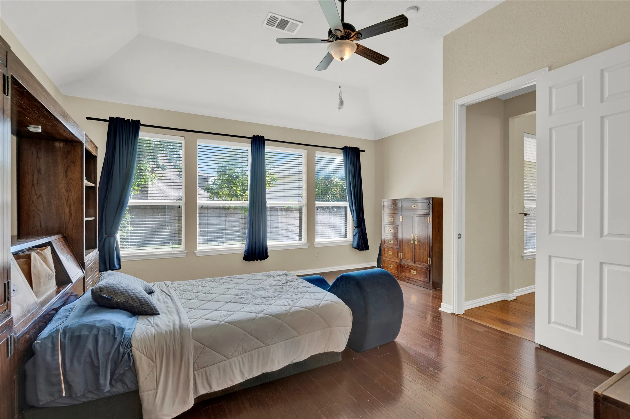 Single Family Residence For Sale in Tarrant County , 4821 Bellflower Way, Fort Worth, Texas 76123, 4 Bedroom, 3 Bathroom, 2 Garage spaces, 2,525 Sqft, built in 2002, mls#21365008, Real Estate Agent in Fort Worth, Homes For Sale in Tarrant county, Homes For Sale in Fort Worth, Realtor in Fort Worth Texas, Real Estate Brokerage Independent Realty Texas, Luminita Cordes Realtor