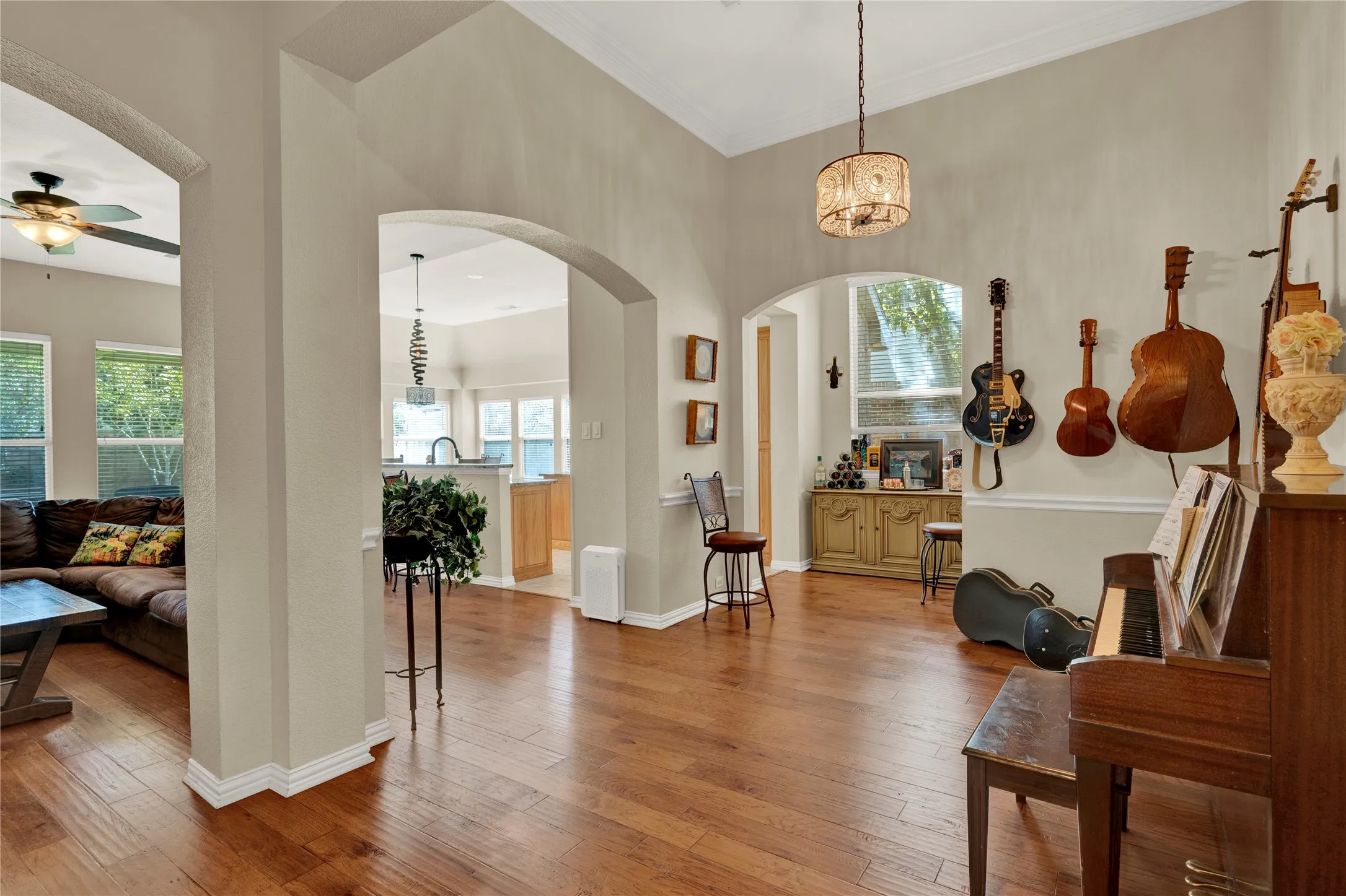 Single Family Residence For Sale in Tarrant County , 4821 Bellflower Way, Fort Worth, Texas 76123, 4 Bedroom, 3 Bathroom, 2 Garage spaces, 2,525 Sqft, built in 2002, mls#21365008, Real Estate Agent in Fort Worth, Homes For Sale in Tarrant county, Homes For Sale in Fort Worth, Realtor in Fort Worth Texas, Real Estate Brokerage Independent Realty Texas, Luminita Cordes Realtor