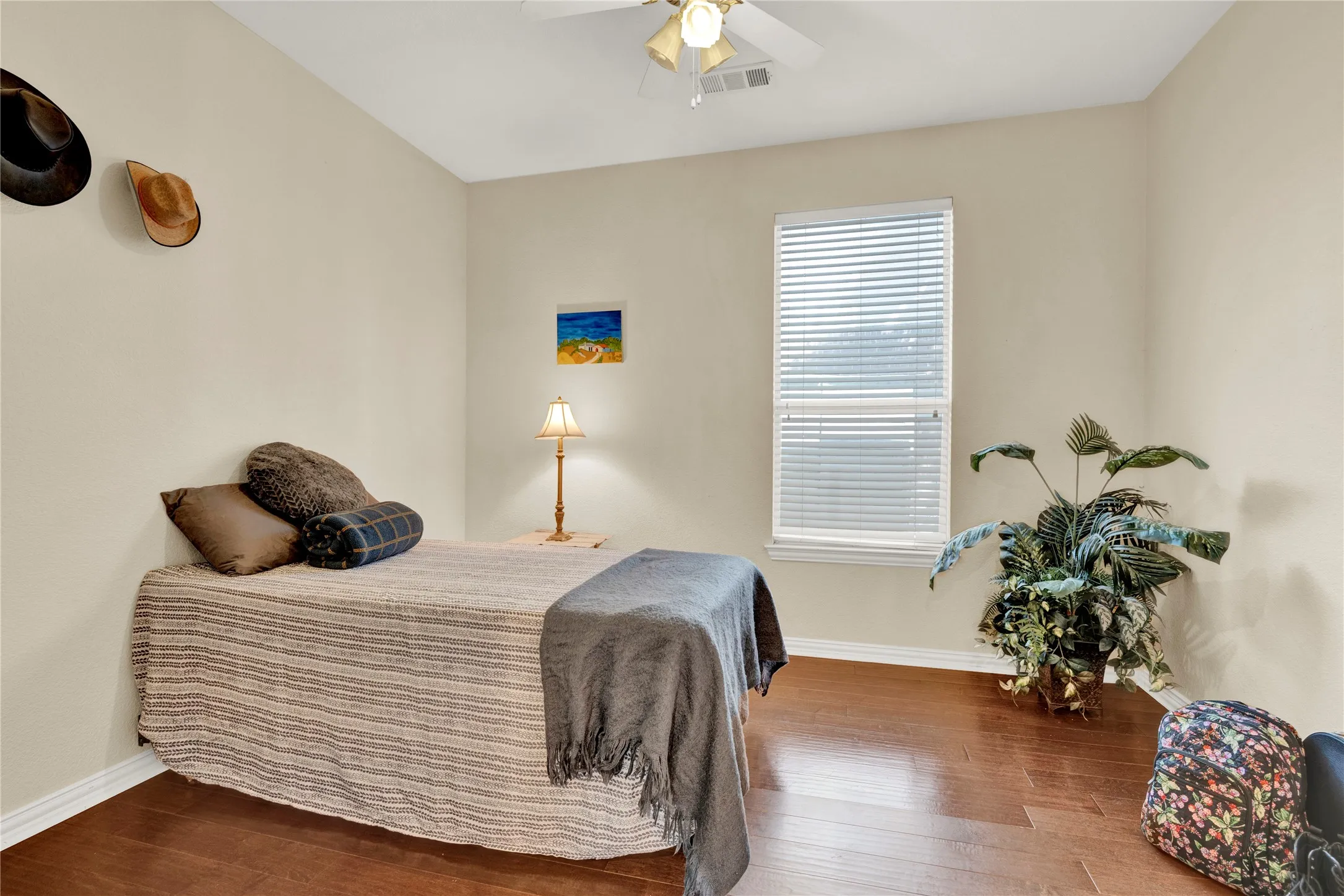 Single Family Residence For Sale in Tarrant County , 4821 Bellflower Way, Fort Worth, Texas 76123, 4 Bedroom, 3 Bathroom, 2 Garage spaces, 2,525 Sqft, built in 2002, mls#21365008, Real Estate Agent in Fort Worth, Homes For Sale in Tarrant county, Homes For Sale in Fort Worth, Realtor in Fort Worth Texas, Real Estate Brokerage Independent Realty Texas, Luminita Cordes Realtor