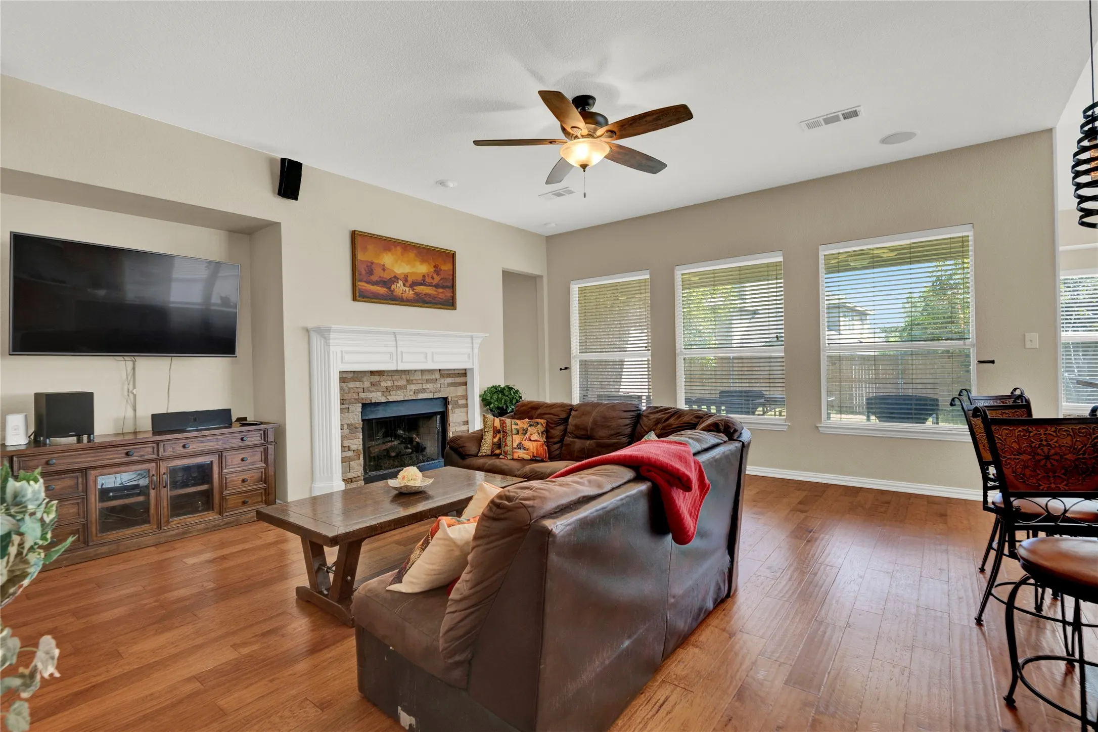 Single Family Residence For Sale in Tarrant County , 4821 Bellflower Way, Fort Worth, Texas 76123, 4 Bedroom, 3 Bathroom, 2 Garage spaces, 2,525 Sqft, built in 2002, mls#21365008, Real Estate Agent in Fort Worth, Homes For Sale in Tarrant county, Homes For Sale in Fort Worth, Realtor in Fort Worth Texas, Real Estate Brokerage Independent Realty Texas, Luminita Cordes Realtor
