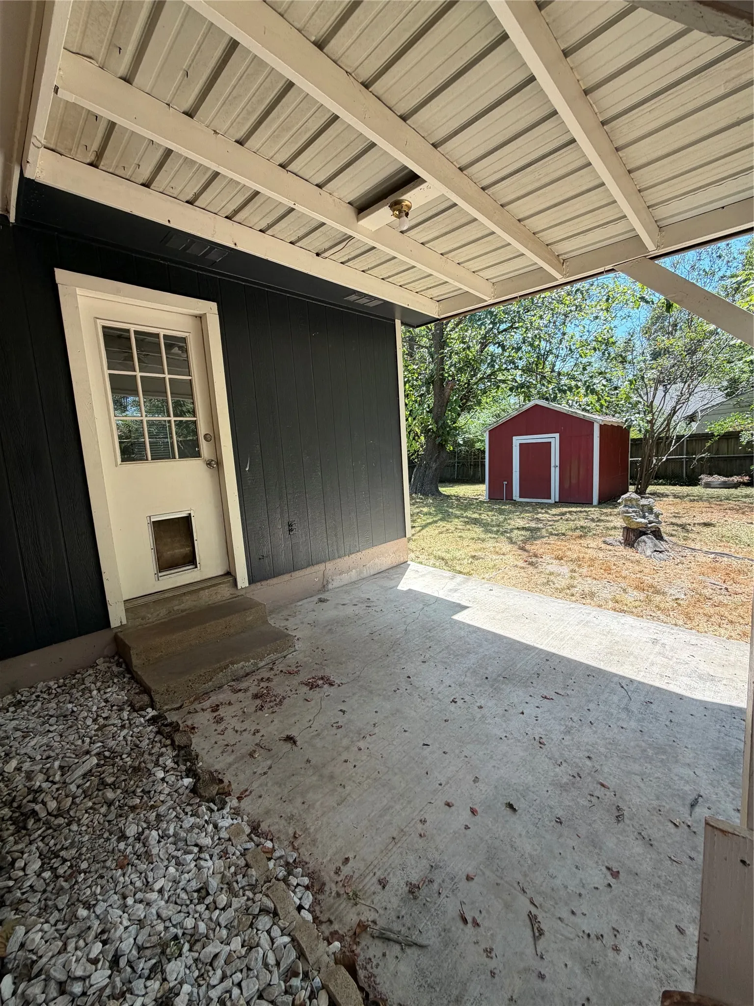 Single Family Residence For Rent in Lamar County , 2220 Bella Vista Drive, Paris, Texas 75460, 3 Bedroom, 2 Bathroom, Garage spaces, 1,349 Sqft, built in 1980, mls#21365582, Real Estate Agent in Paris, Homes For Rent in Lamar county, Homes For Rent in Paris, Realtor in Paris Texas, Real Estate Brokerage Independent Realty Texas, Luminita Cordes Realtor