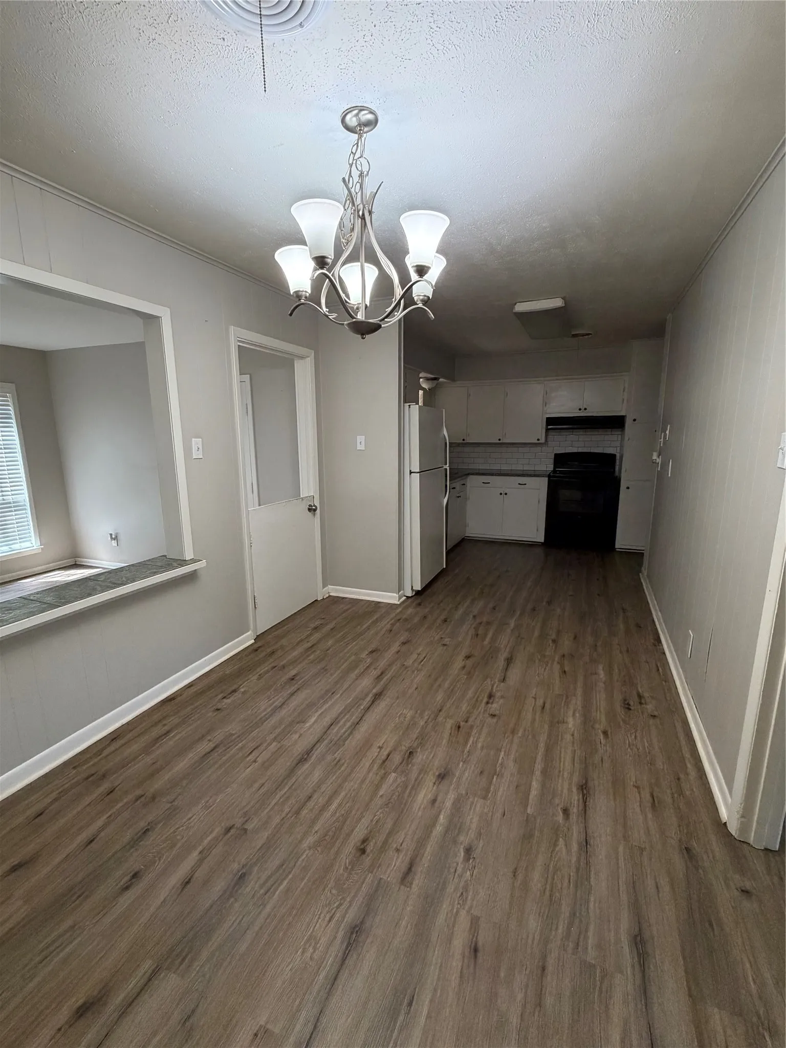 Single Family Residence For Rent in Lamar County , 2220 Bella Vista Drive, Paris, Texas 75460, 3 Bedroom, 2 Bathroom, Garage spaces, 1,349 Sqft, built in 1980, mls#21365582, Real Estate Agent in Paris, Homes For Rent in Lamar county, Homes For Rent in Paris, Realtor in Paris Texas, Real Estate Brokerage Independent Realty Texas, Luminita Cordes Realtor