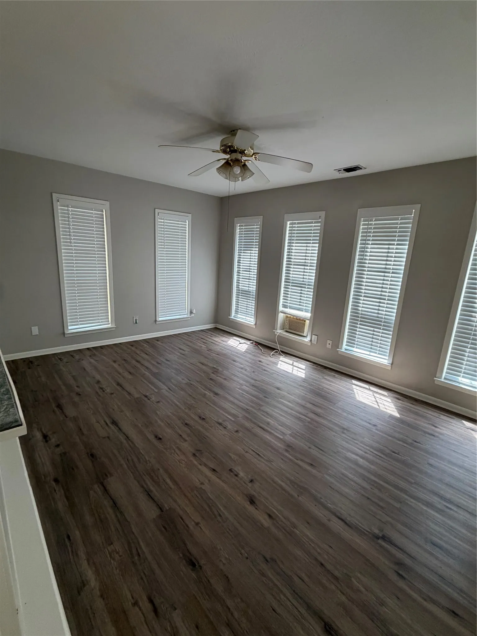 Single Family Residence For Rent in Lamar County , 2220 Bella Vista Drive, Paris, Texas 75460, 3 Bedroom, 2 Bathroom, Garage spaces, 1,349 Sqft, built in 1980, mls#21365582, Real Estate Agent in Paris, Homes For Rent in Lamar county, Homes For Rent in Paris, Realtor in Paris Texas, Real Estate Brokerage Independent Realty Texas, Luminita Cordes Realtor