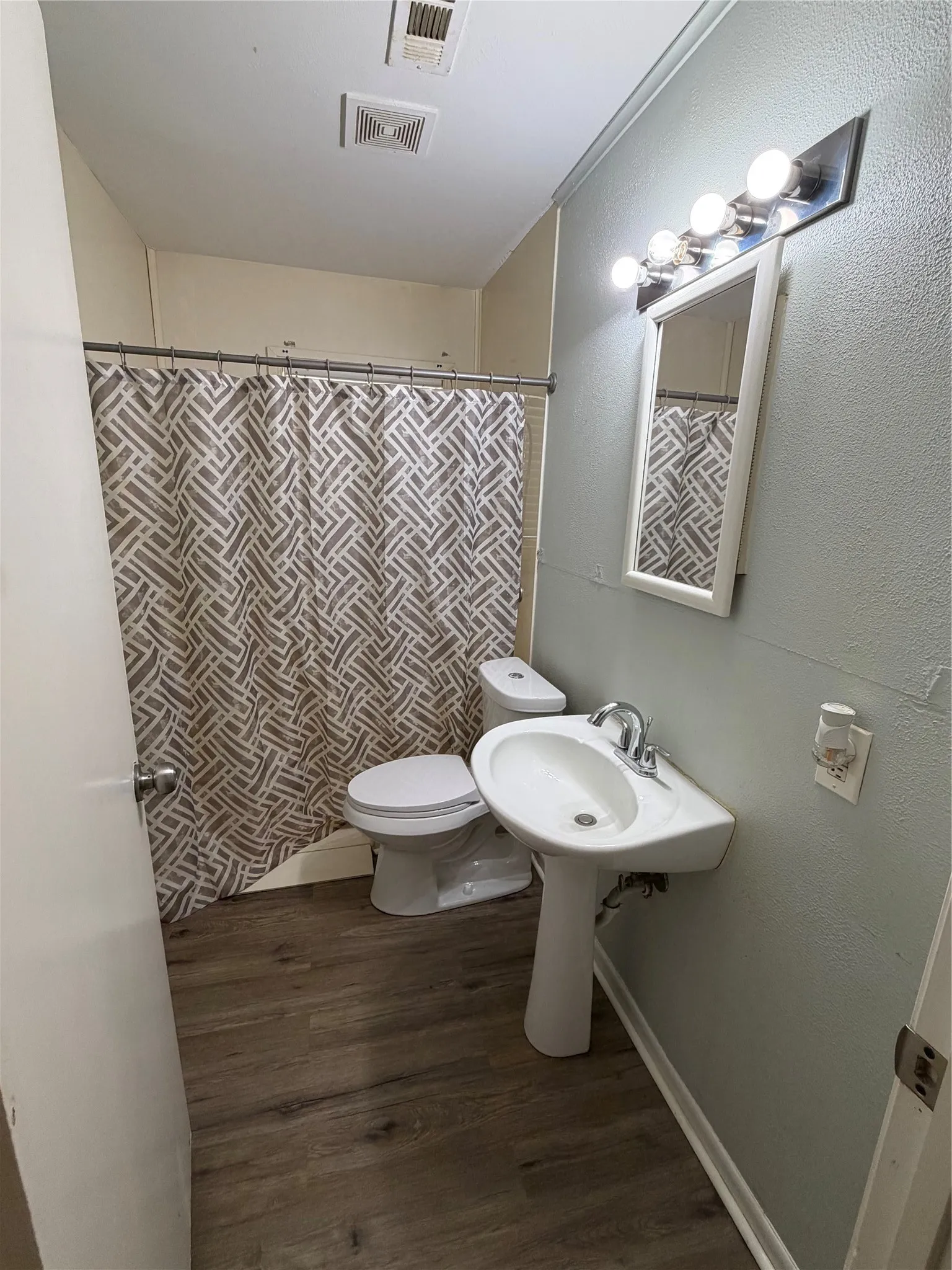 Single Family Residence For Rent in Lamar County , 2220 Bella Vista Drive, Paris, Texas 75460, 3 Bedroom, 2 Bathroom, Garage spaces, 1,349 Sqft, built in 1980, mls#21365582, Real Estate Agent in Paris, Homes For Rent in Lamar county, Homes For Rent in Paris, Realtor in Paris Texas, Real Estate Brokerage Independent Realty Texas, Luminita Cordes Realtor