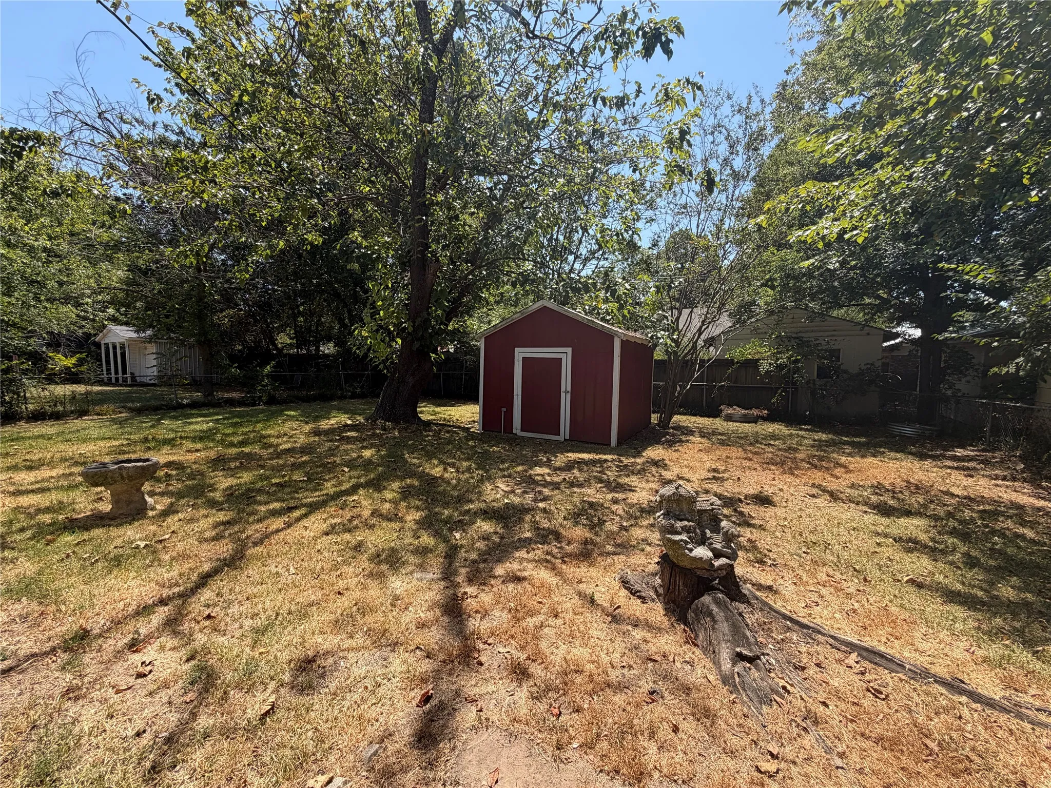 Single Family Residence For Rent in Lamar County , 2220 Bella Vista Drive, Paris, Texas 75460, 3 Bedroom, 2 Bathroom, Garage spaces, 1,349 Sqft, built in 1980, mls#21365582, Real Estate Agent in Paris, Homes For Rent in Lamar county, Homes For Rent in Paris, Realtor in Paris Texas, Real Estate Brokerage Independent Realty Texas, Luminita Cordes Realtor