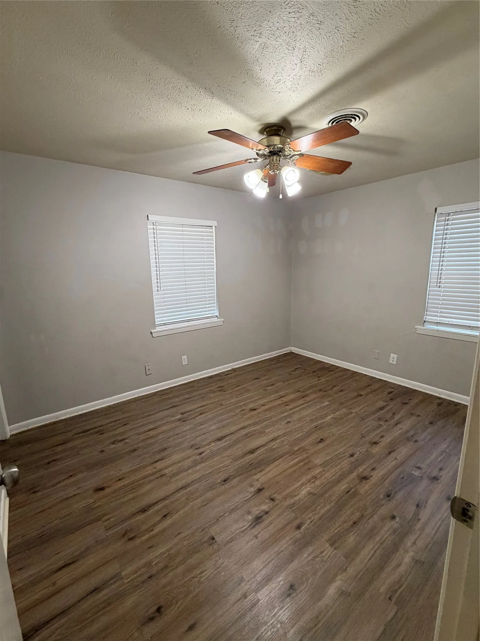 Single Family Residence For Rent in Lamar County , 2220 Bella Vista Drive, Paris, Texas 75460, 3 Bedroom, 2 Bathroom, Garage spaces, 1,349 Sqft, built in 1980, mls#21365582, Real Estate Agent in Paris, Homes For Rent in Lamar county, Homes For Rent in Paris, Realtor in Paris Texas, Real Estate Brokerage Independent Realty Texas, Luminita Cordes Realtor