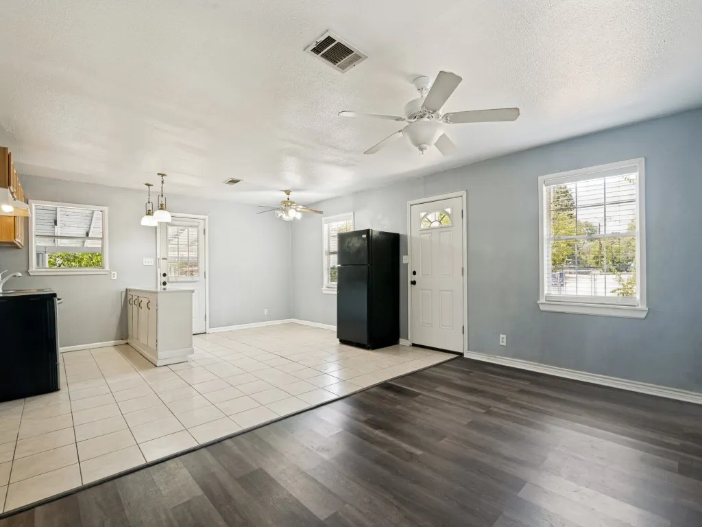 Single Family Residence For Sale in Hunt County , 10174 Patton Drive, Quinlan, Texas 75474, 2 Bedroom, 1 Bathroom, Garage spaces, 800 Sqft, built in 1980, mls#21366213, Real Estate Agent in Quinlan, Homes For Sale in Hunt county, Homes For Sale in Quinlan, Realtor in Quinlan Texas, Real Estate Brokerage Independent Realty Texas, Luminita Cordes Realtor