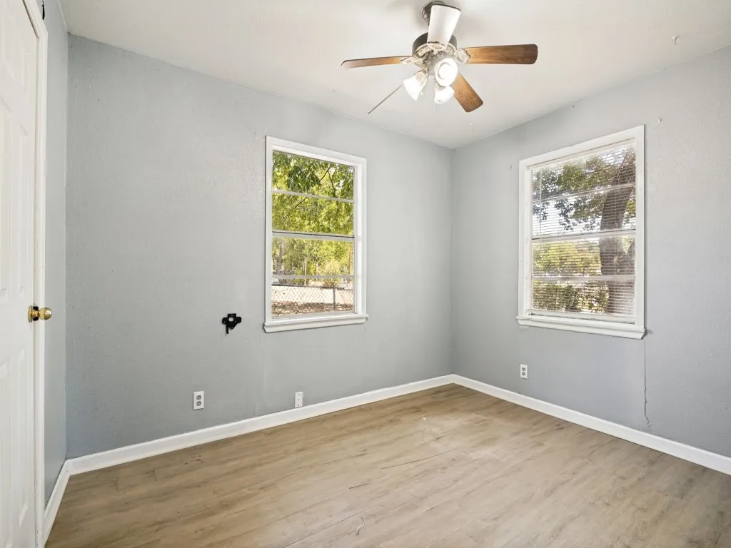 Single Family Residence For Sale in Hunt County , 10174 Patton Drive, Quinlan, Texas 75474, 2 Bedroom, 1 Bathroom, Garage spaces, 800 Sqft, built in 1980, mls#21366213, Real Estate Agent in Quinlan, Homes For Sale in Hunt county, Homes For Sale in Quinlan, Realtor in Quinlan Texas, Real Estate Brokerage Independent Realty Texas, Luminita Cordes Realtor