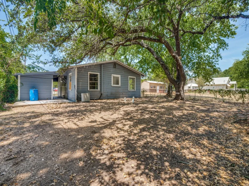 Single Family Residence For Sale in Hunt County , 10174 Patton Drive, Quinlan, Texas 75474, 2 Bedroom, 1 Bathroom, Garage spaces, 800 Sqft, built in 1980, mls#21366213, Real Estate Agent in Quinlan, Homes For Sale in Hunt county, Homes For Sale in Quinlan, Realtor in Quinlan Texas, Real Estate Brokerage Independent Realty Texas, Luminita Cordes Realtor