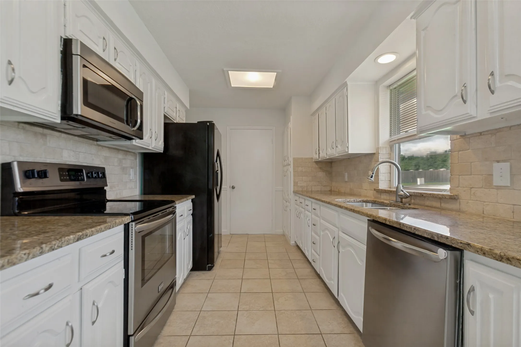 Single Family Residence For Sale in Collin County , 2013 Pleasant Valley Drive, Plano, Texas 75023, 3 Bedroom, 2 Bathroom, 2 Garage spaces, 1,981 Sqft, built in 1979, mls#21366217, Real Estate Agent in Plano, Homes For Sale in Collin county, Homes For Sale in Plano, Realtor in Plano Texas, Real Estate Brokerage Independent Realty Texas, Luminita Cordes Realtor