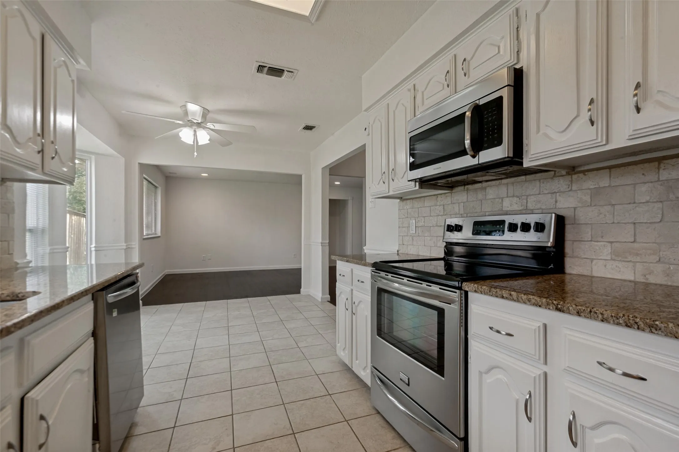 Single Family Residence For Sale in Collin County , 2013 Pleasant Valley Drive, Plano, Texas 75023, 3 Bedroom, 2 Bathroom, 2 Garage spaces, 1,981 Sqft, built in 1979, mls#21366217, Real Estate Agent in Plano, Homes For Sale in Collin county, Homes For Sale in Plano, Realtor in Plano Texas, Real Estate Brokerage Independent Realty Texas, Luminita Cordes Realtor
