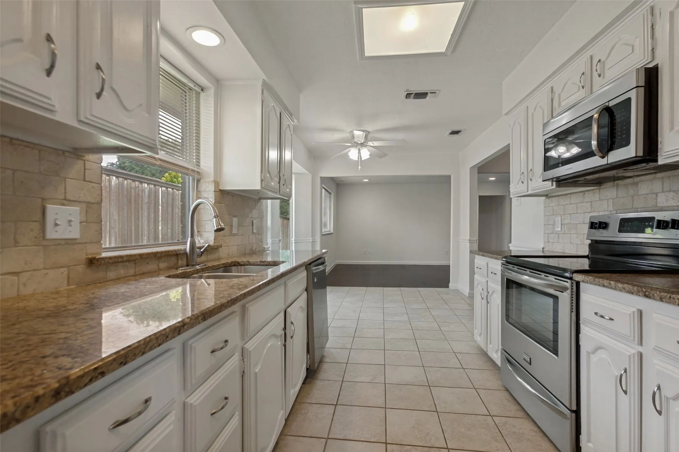 Single Family Residence For Sale in Collin County , 2013 Pleasant Valley Drive, Plano, Texas 75023, 3 Bedroom, 2 Bathroom, 2 Garage spaces, 1,981 Sqft, built in 1979, mls#21366217, Real Estate Agent in Plano, Homes For Sale in Collin county, Homes For Sale in Plano, Realtor in Plano Texas, Real Estate Brokerage Independent Realty Texas, Luminita Cordes Realtor