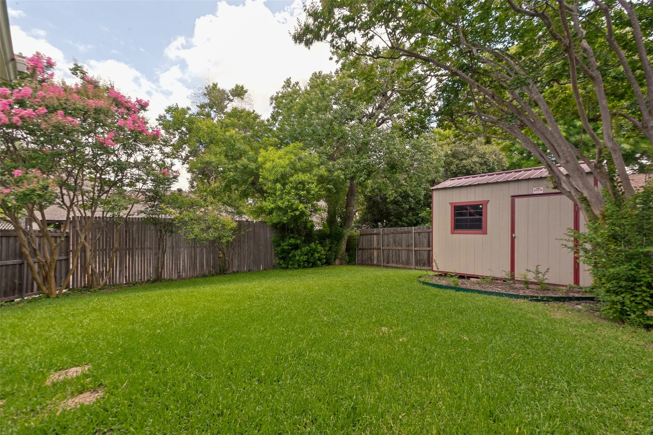 Single Family Residence For Sale in Collin County , 2013 Pleasant Valley Drive, Plano, Texas 75023, 3 Bedroom, 2 Bathroom, 2 Garage spaces, 1,981 Sqft, built in 1979, mls#21366217, Real Estate Agent in Plano, Homes For Sale in Collin county, Homes For Sale in Plano, Realtor in Plano Texas, Real Estate Brokerage Independent Realty Texas, Luminita Cordes Realtor