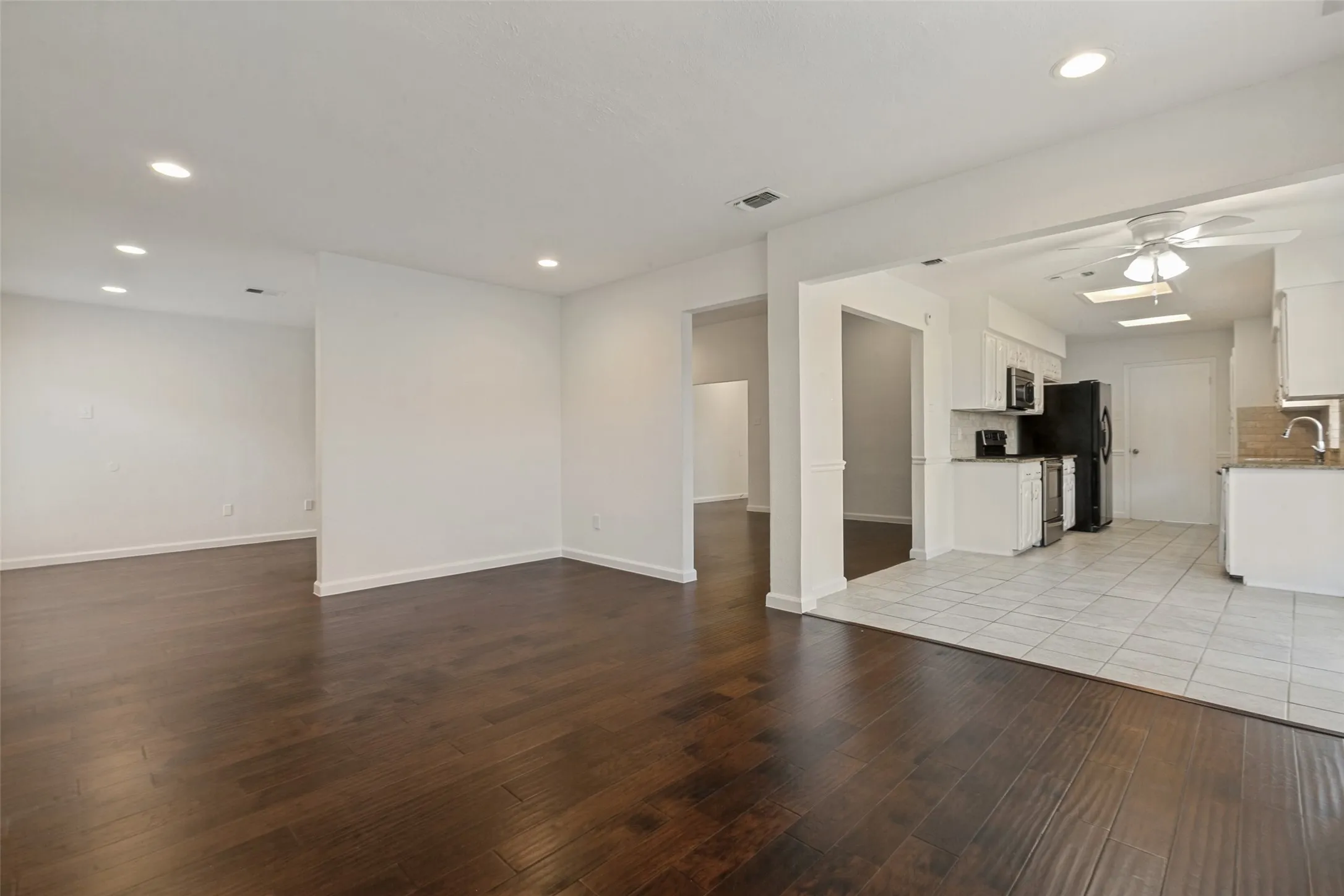 Single Family Residence For Sale in Collin County , 2013 Pleasant Valley Drive, Plano, Texas 75023, 3 Bedroom, 2 Bathroom, 2 Garage spaces, 1,981 Sqft, built in 1979, mls#21366217, Real Estate Agent in Plano, Homes For Sale in Collin county, Homes For Sale in Plano, Realtor in Plano Texas, Real Estate Brokerage Independent Realty Texas, Luminita Cordes Realtor