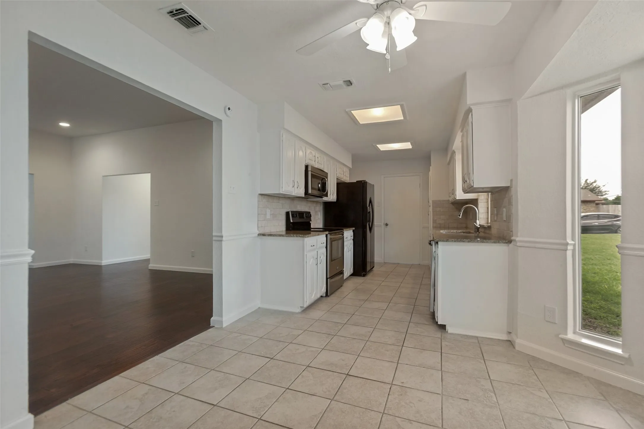 Single Family Residence For Sale in Collin County , 2013 Pleasant Valley Drive, Plano, Texas 75023, 3 Bedroom, 2 Bathroom, 2 Garage spaces, 1,981 Sqft, built in 1979, mls#21366217, Real Estate Agent in Plano, Homes For Sale in Collin county, Homes For Sale in Plano, Realtor in Plano Texas, Real Estate Brokerage Independent Realty Texas, Luminita Cordes Realtor