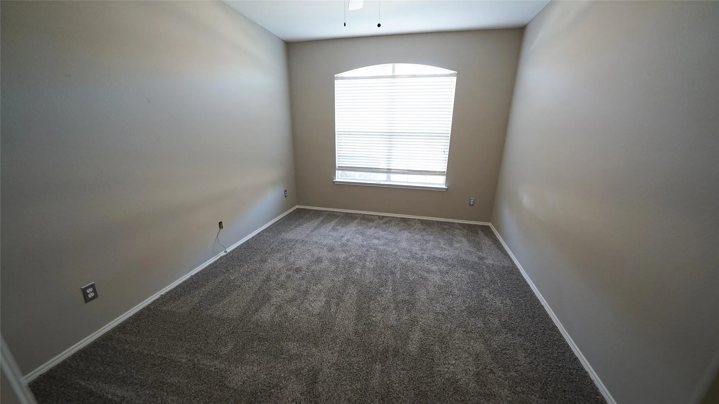 Single Family Residence For Sale in Ellis County , 620 Azalea, Glenn Heights, Texas 75154, 4 Bedroom, 2 Bathroom, 2 Garage spaces, 2,668 Sqft, built in 2005, mls#21366219, Real Estate Agent in Glenn Heights, Homes For Sale in Ellis county, Homes For Sale in Glenn Heights, Realtor in Glenn Heights Texas, Real Estate Brokerage Independent Realty Texas, Luminita Cordes Realtor