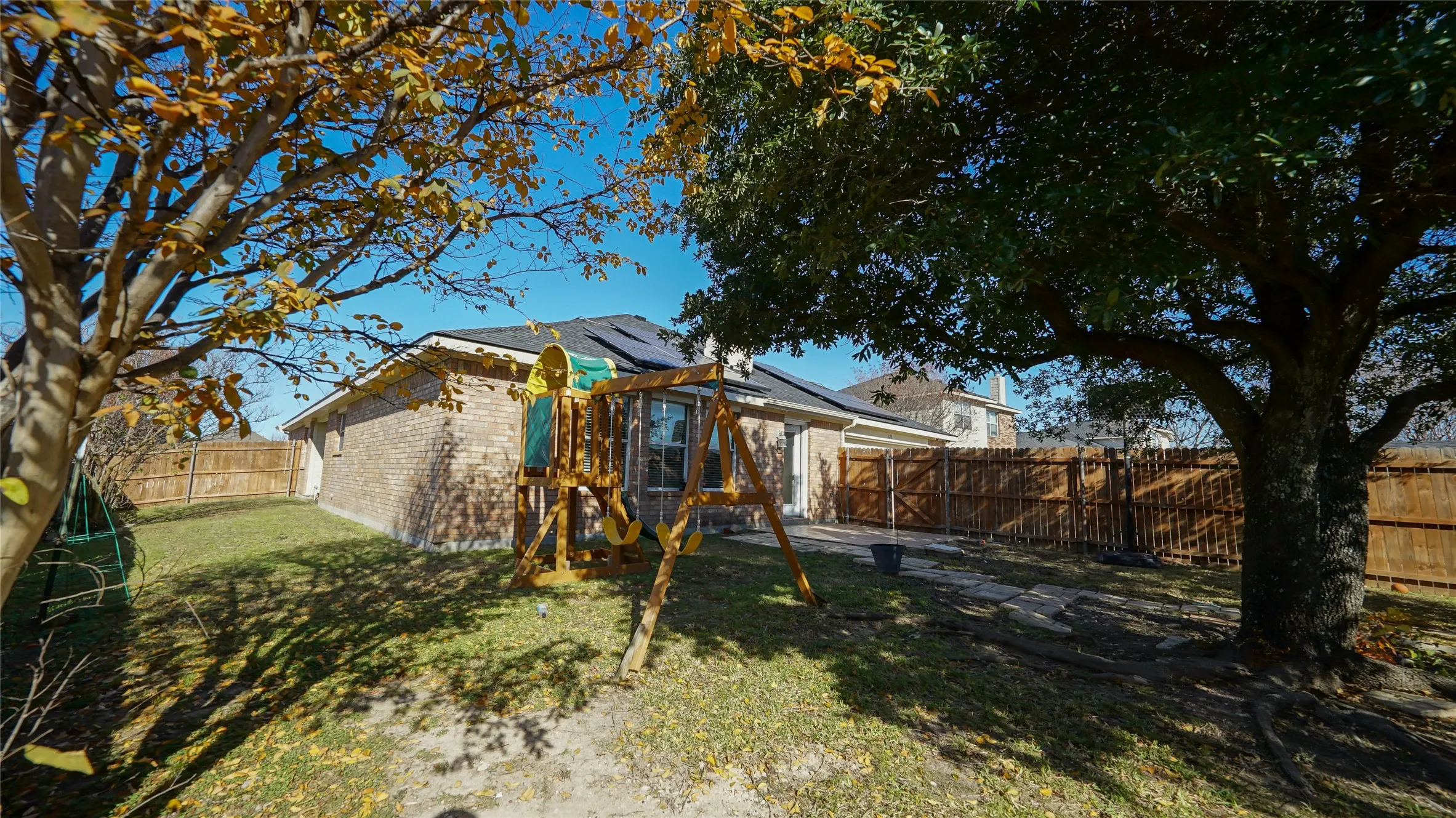 Single Family Residence For Sale in Ellis County , 620 Azalea, Glenn Heights, Texas 75154, 4 Bedroom, 2 Bathroom, 2 Garage spaces, 2,668 Sqft, built in 2005, mls#21366219, Real Estate Agent in Glenn Heights, Homes For Sale in Ellis county, Homes For Sale in Glenn Heights, Realtor in Glenn Heights Texas, Real Estate Brokerage Independent Realty Texas, Luminita Cordes Realtor
