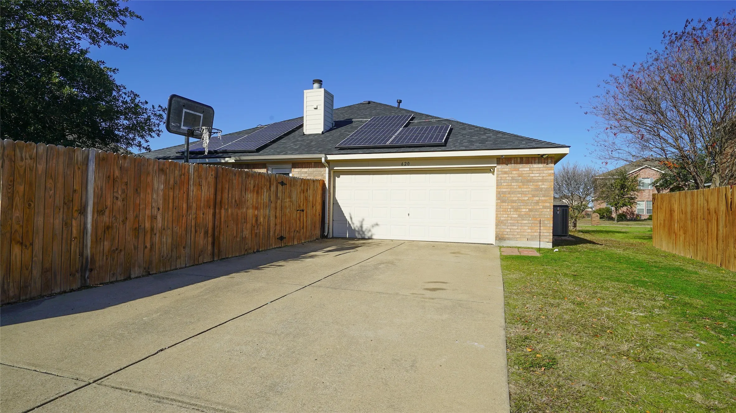 Single Family Residence For Sale in Ellis County , 620 Azalea, Glenn Heights, Texas 75154, 4 Bedroom, 2 Bathroom, 2 Garage spaces, 2,668 Sqft, built in 2005, mls#21366219, Real Estate Agent in Glenn Heights, Homes For Sale in Ellis county, Homes For Sale in Glenn Heights, Realtor in Glenn Heights Texas, Real Estate Brokerage Independent Realty Texas, Luminita Cordes Realtor