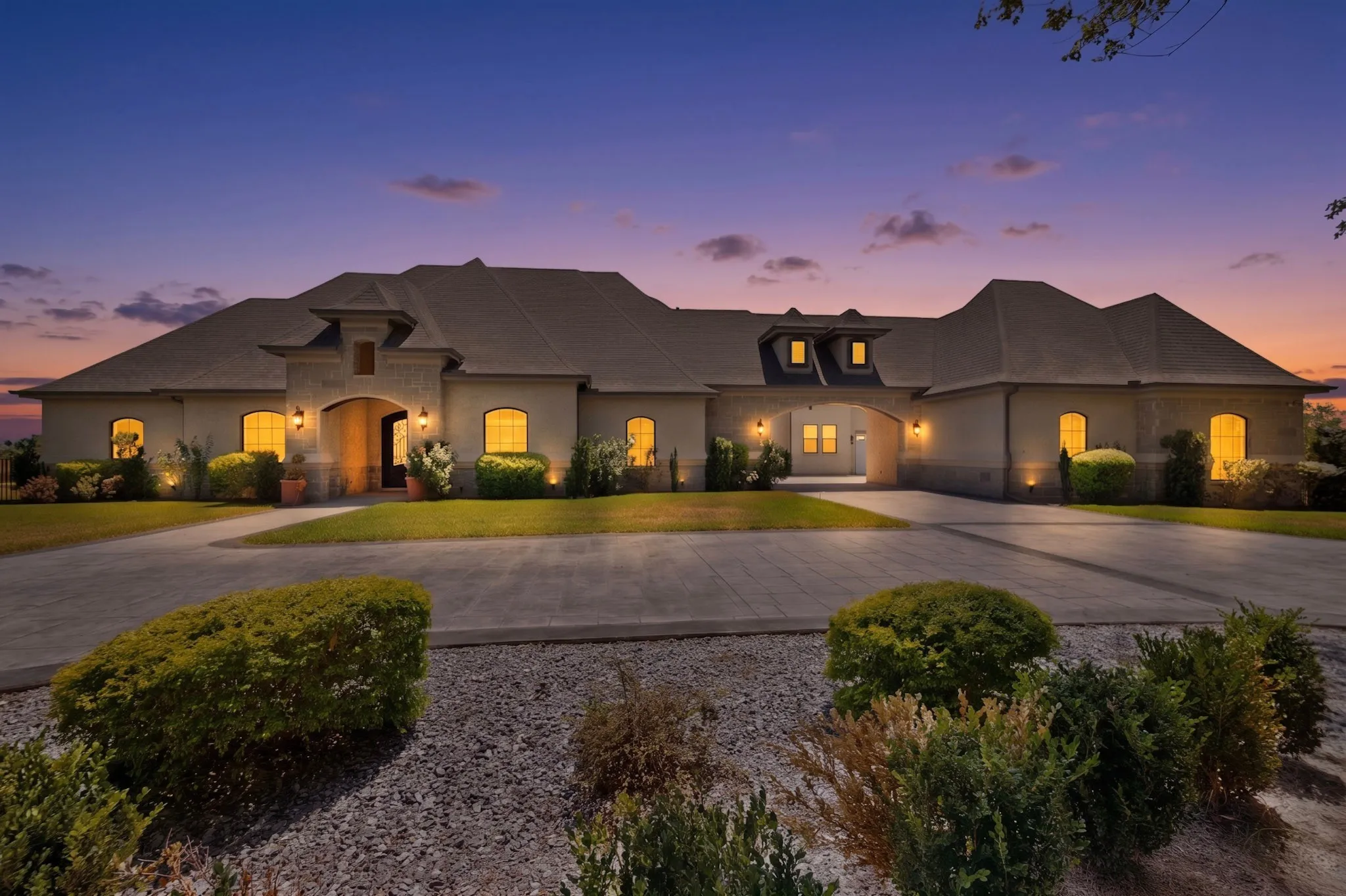 Single Family Residence For Sale in Kaufman County , 2055 Parkview Drive, Wills Point, Texas 75169, 6 Bedroom, 6 Bathroom, 4 Garage spaces, 5,029 Sqft, built in 2021, mls#21365880, Real Estate Agent in Wills Point, Homes For Sale in Kaufman county, Homes For Sale in Wills Point, Realtor in Wills Point Texas, Real Estate Brokerage Independent Realty Texas, Luminita Cordes Realtor