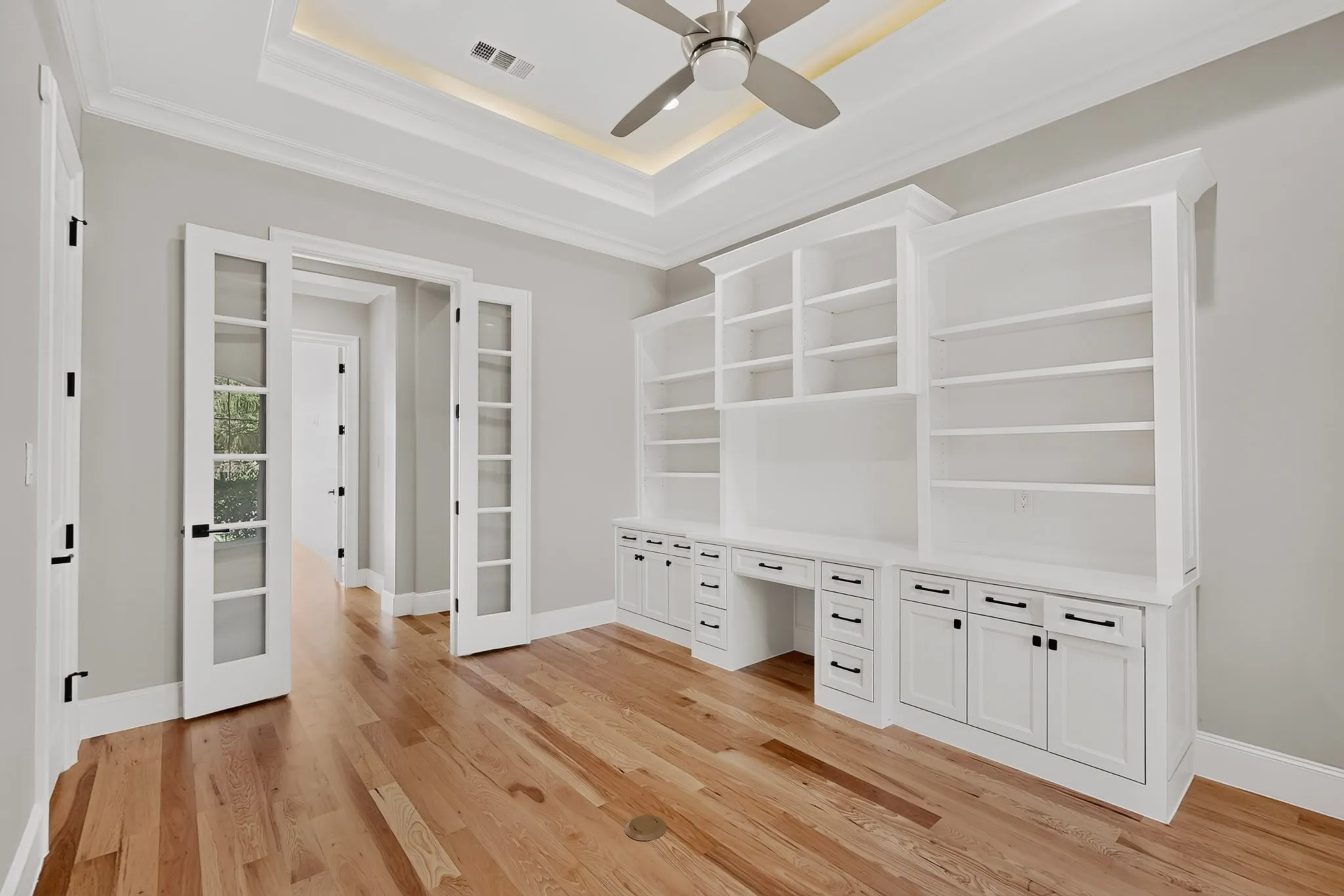 Single Family Residence For Sale in Kaufman County , 2055 Parkview Drive, Wills Point, Texas 75169, 6 Bedroom, 6 Bathroom, 4 Garage spaces, 5,029 Sqft, built in 2021, mls#21365880, Real Estate Agent in Wills Point, Homes For Sale in Kaufman county, Homes For Sale in Wills Point, Realtor in Wills Point Texas, Real Estate Brokerage Independent Realty Texas, Luminita Cordes Realtor