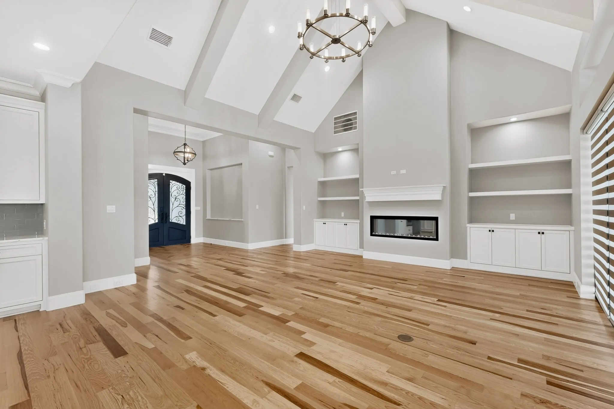Single Family Residence For Sale in Kaufman County , 2055 Parkview Drive, Wills Point, Texas 75169, 6 Bedroom, 6 Bathroom, 4 Garage spaces, 5,029 Sqft, built in 2021, mls#21365880, Real Estate Agent in Wills Point, Homes For Sale in Kaufman county, Homes For Sale in Wills Point, Realtor in Wills Point Texas, Real Estate Brokerage Independent Realty Texas, Luminita Cordes Realtor