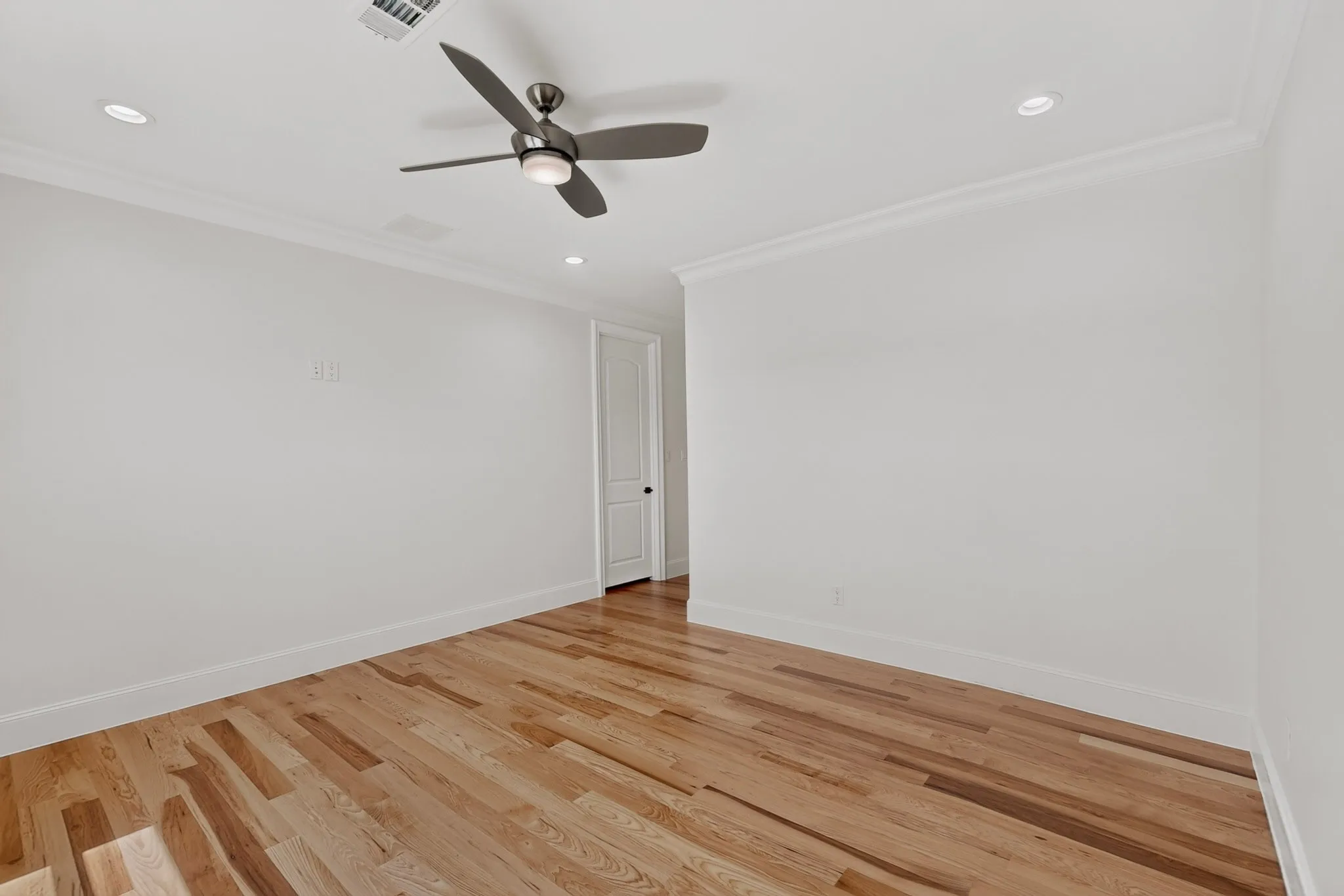 Single Family Residence For Sale in Kaufman County , 2055 Parkview Drive, Wills Point, Texas 75169, 6 Bedroom, 6 Bathroom, 4 Garage spaces, 5,029 Sqft, built in 2021, mls#21365880, Real Estate Agent in Wills Point, Homes For Sale in Kaufman county, Homes For Sale in Wills Point, Realtor in Wills Point Texas, Real Estate Brokerage Independent Realty Texas, Luminita Cordes Realtor