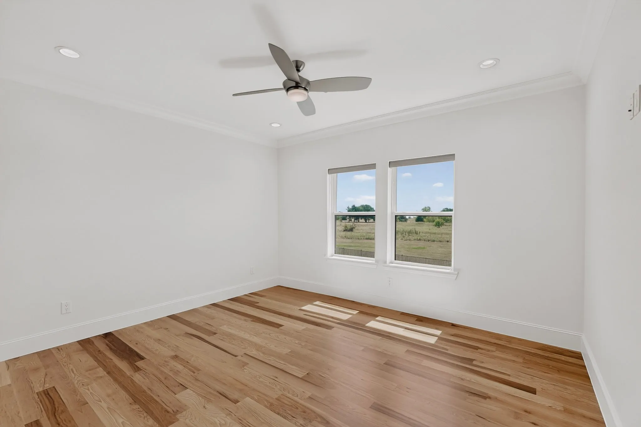 Single Family Residence For Sale in Kaufman County , 2055 Parkview Drive, Wills Point, Texas 75169, 6 Bedroom, 6 Bathroom, 4 Garage spaces, 5,029 Sqft, built in 2021, mls#21365880, Real Estate Agent in Wills Point, Homes For Sale in Kaufman county, Homes For Sale in Wills Point, Realtor in Wills Point Texas, Real Estate Brokerage Independent Realty Texas, Luminita Cordes Realtor