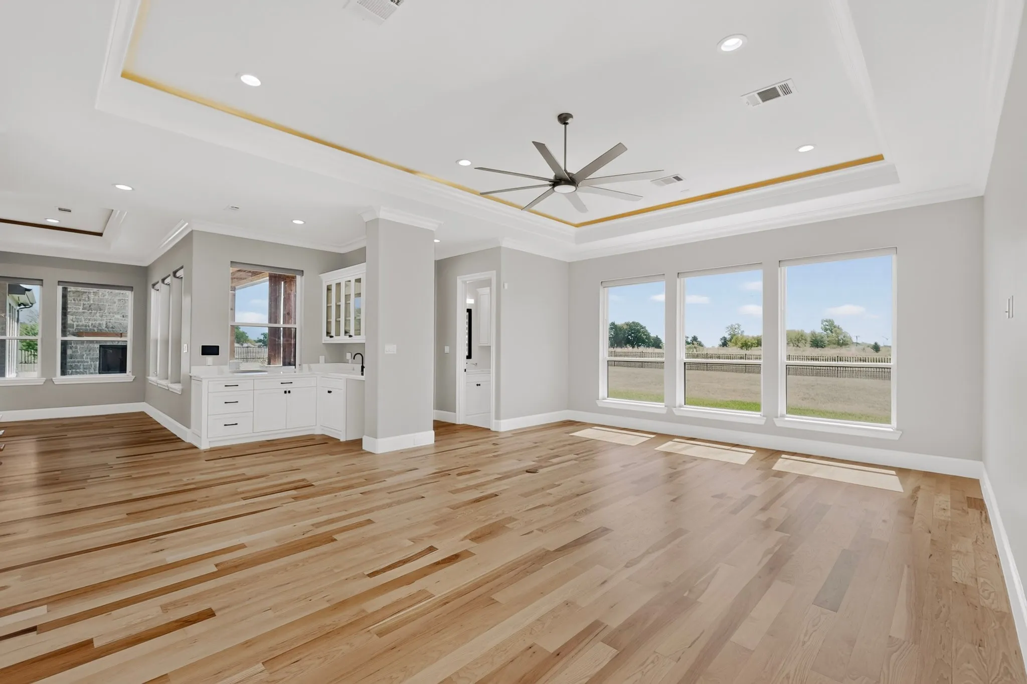 Single Family Residence For Sale in Kaufman County , 2055 Parkview Drive, Wills Point, Texas 75169, 6 Bedroom, 6 Bathroom, 4 Garage spaces, 5,029 Sqft, built in 2021, mls#21365880, Real Estate Agent in Wills Point, Homes For Sale in Kaufman county, Homes For Sale in Wills Point, Realtor in Wills Point Texas, Real Estate Brokerage Independent Realty Texas, Luminita Cordes Realtor