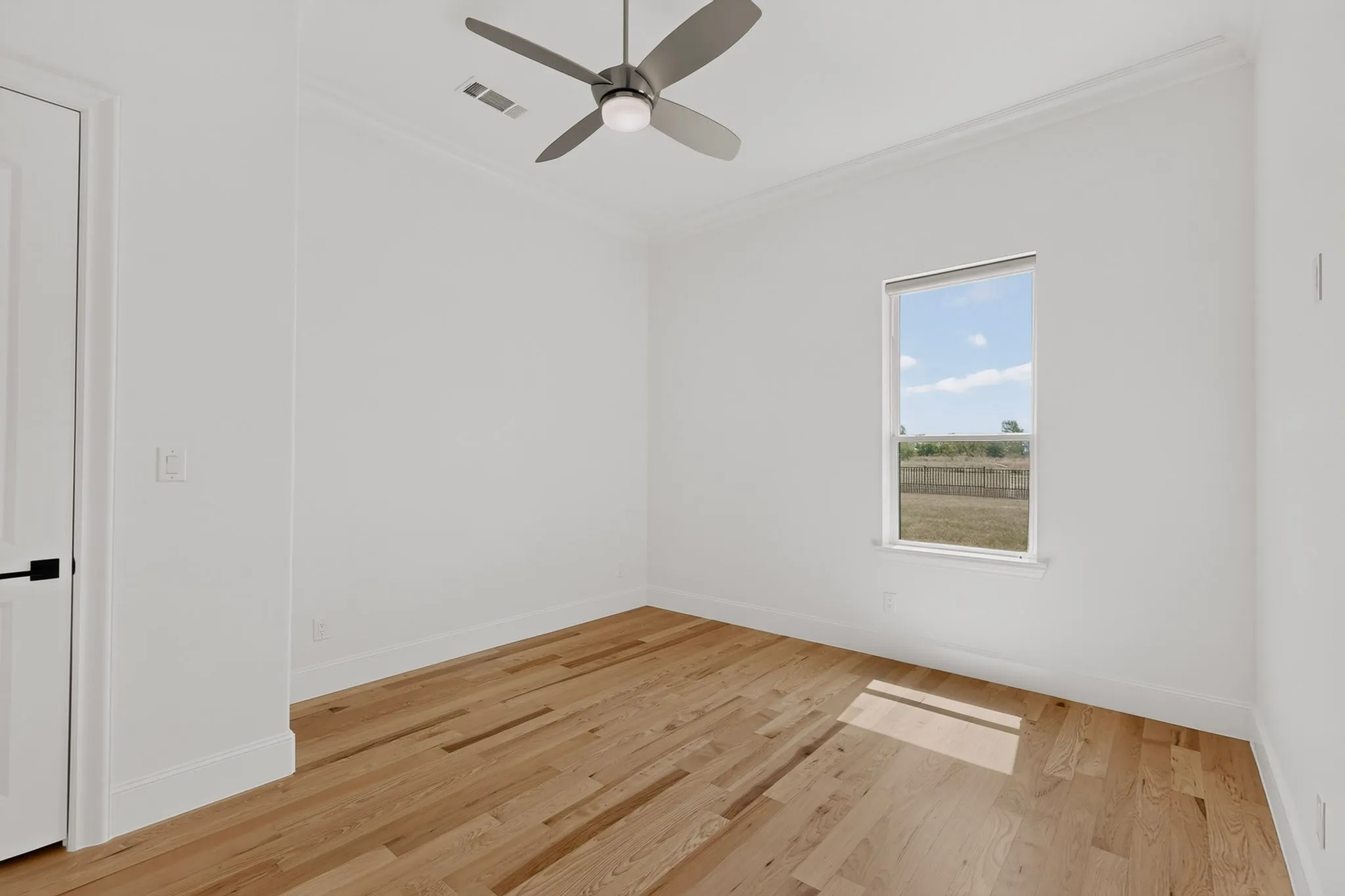 Single Family Residence For Sale in Kaufman County , 2055 Parkview Drive, Wills Point, Texas 75169, 6 Bedroom, 6 Bathroom, 4 Garage spaces, 5,029 Sqft, built in 2021, mls#21365880, Real Estate Agent in Wills Point, Homes For Sale in Kaufman county, Homes For Sale in Wills Point, Realtor in Wills Point Texas, Real Estate Brokerage Independent Realty Texas, Luminita Cordes Realtor
