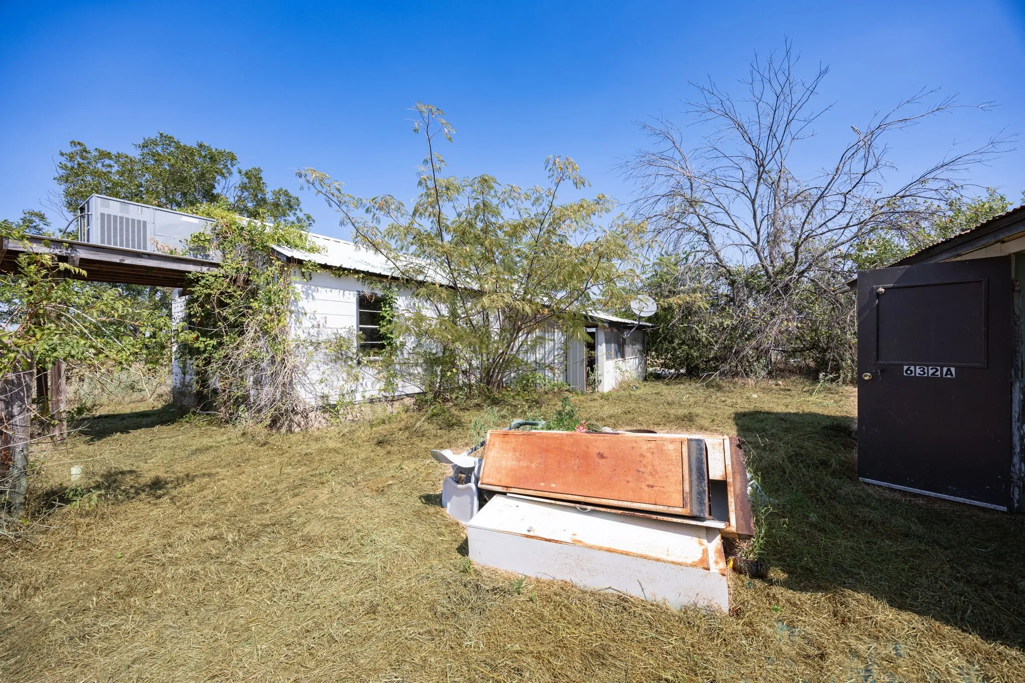 Single Family Residence For Sale in Wise County , 549 County Road 4699, Boyd, Texas 76023, 2 Bedroom, 1 Bathroom, Garage spaces, 792 Sqft, built in 1970, Price $2,495,000, mls#21365393, Real Estate Agent in Boyd, Homes For Sale in Wise county, Homes For Sale in Boyd, Realtor in Boyd Texas, Real Estate Brokerage Independent Realty Texas, Luminita Cordes Realtor