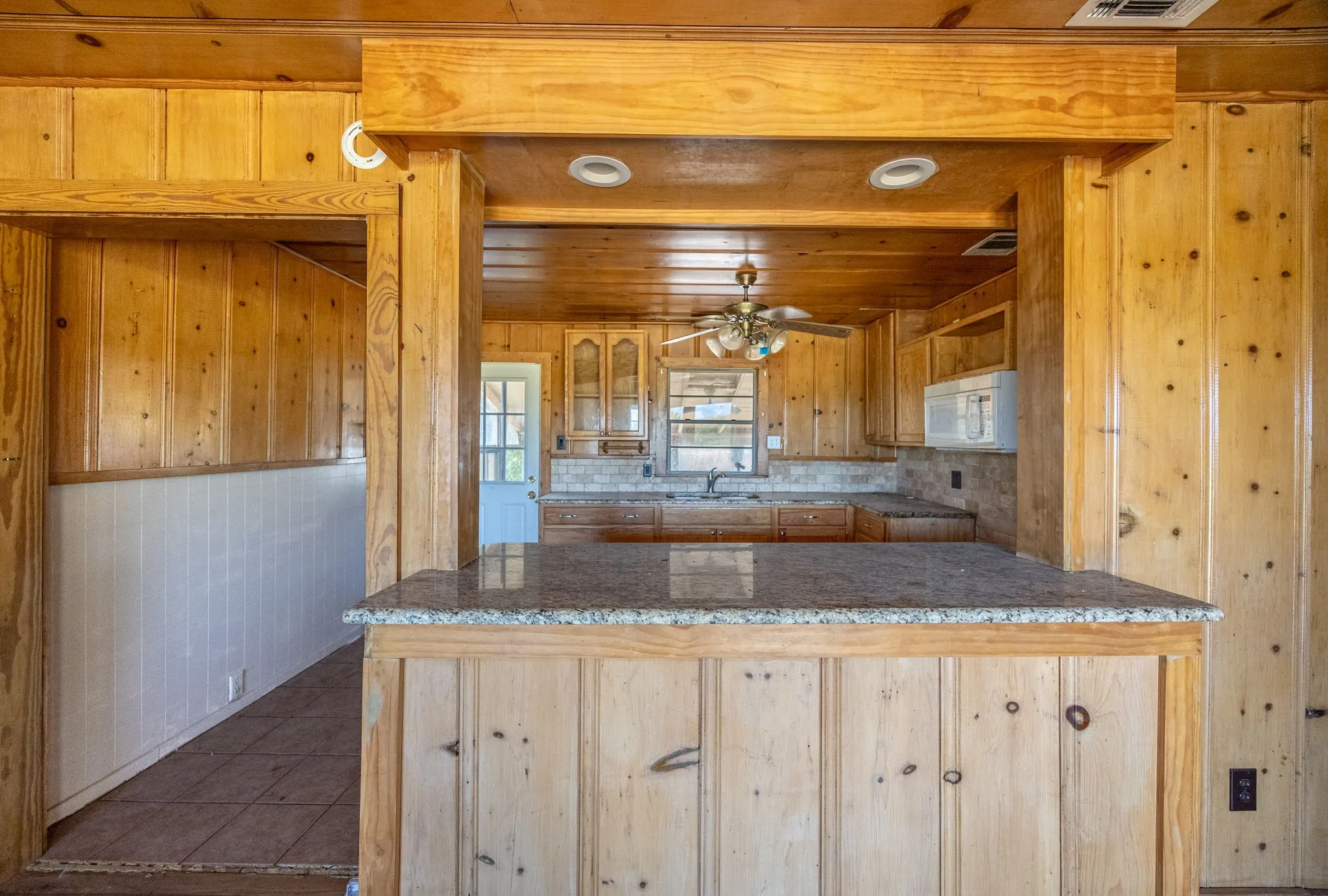 Single Family Residence For Sale in Wise County , 549 County Road 4699, Boyd, Texas 76023, 2 Bedroom, 1 Bathroom, Garage spaces, 792 Sqft, built in 1970, Price $2,495,000, mls#21365393, Real Estate Agent in Boyd, Homes For Sale in Wise county, Homes For Sale in Boyd, Realtor in Boyd Texas, Real Estate Brokerage Independent Realty Texas, Luminita Cordes Realtor