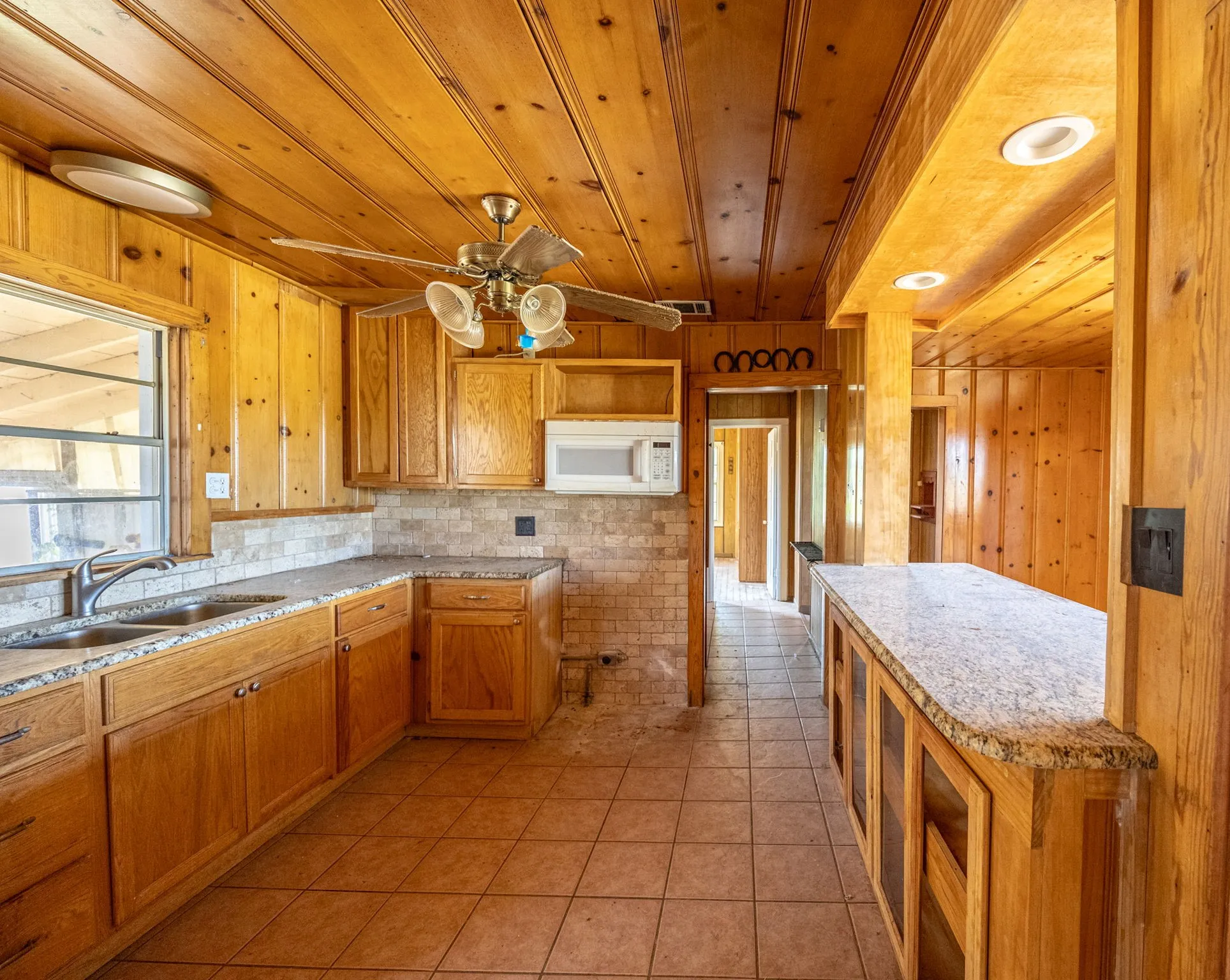 Single Family Residence For Sale in Wise County , 549 County Road 4699, Boyd, Texas 76023, 2 Bedroom, 1 Bathroom, Garage spaces, 792 Sqft, built in 1970, Price $2,495,000, mls#21365393, Real Estate Agent in Boyd, Homes For Sale in Wise county, Homes For Sale in Boyd, Realtor in Boyd Texas, Real Estate Brokerage Independent Realty Texas, Luminita Cordes Realtor