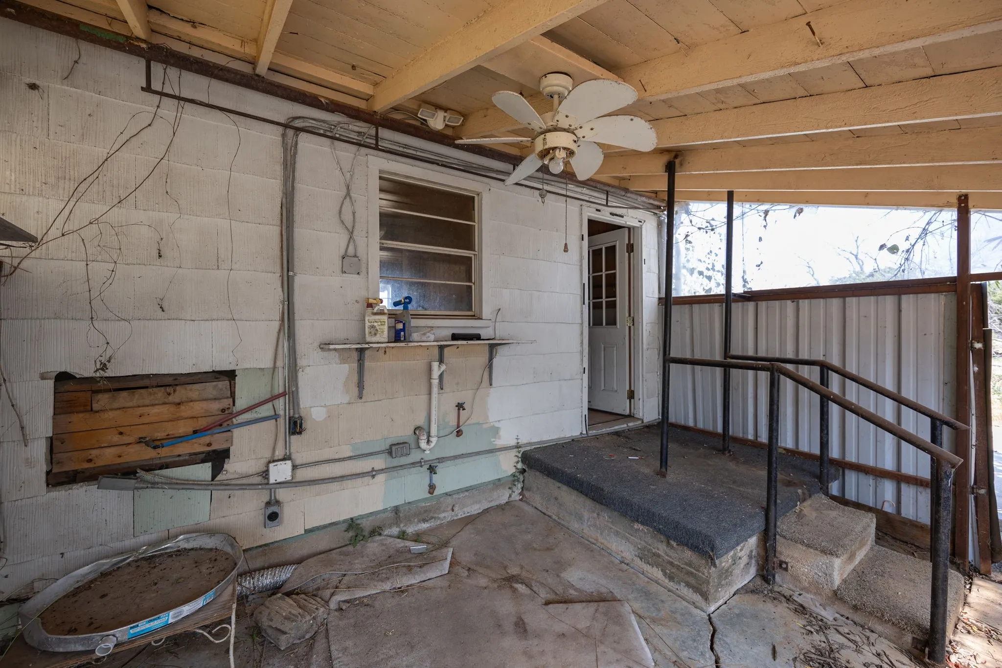 Single Family Residence For Sale in Wise County , 549 County Road 4699, Boyd, Texas 76023, 2 Bedroom, 1 Bathroom, Garage spaces, 792 Sqft, built in 1970, Price $2,495,000, mls#21365393, Real Estate Agent in Boyd, Homes For Sale in Wise county, Homes For Sale in Boyd, Realtor in Boyd Texas, Real Estate Brokerage Independent Realty Texas, Luminita Cordes Realtor