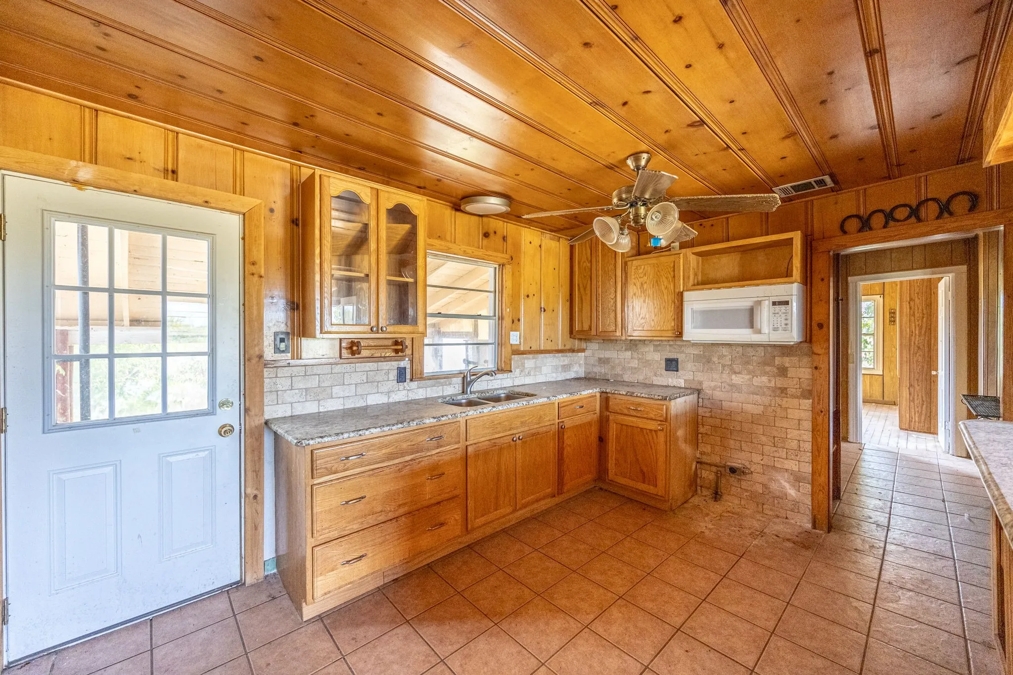Single Family Residence For Sale in Wise County , 549 County Road 4699, Boyd, Texas 76023, 2 Bedroom, 1 Bathroom, Garage spaces, 792 Sqft, built in 1970, Price $2,495,000, mls#21365393, Real Estate Agent in Boyd, Homes For Sale in Wise county, Homes For Sale in Boyd, Realtor in Boyd Texas, Real Estate Brokerage Independent Realty Texas, Luminita Cordes Realtor