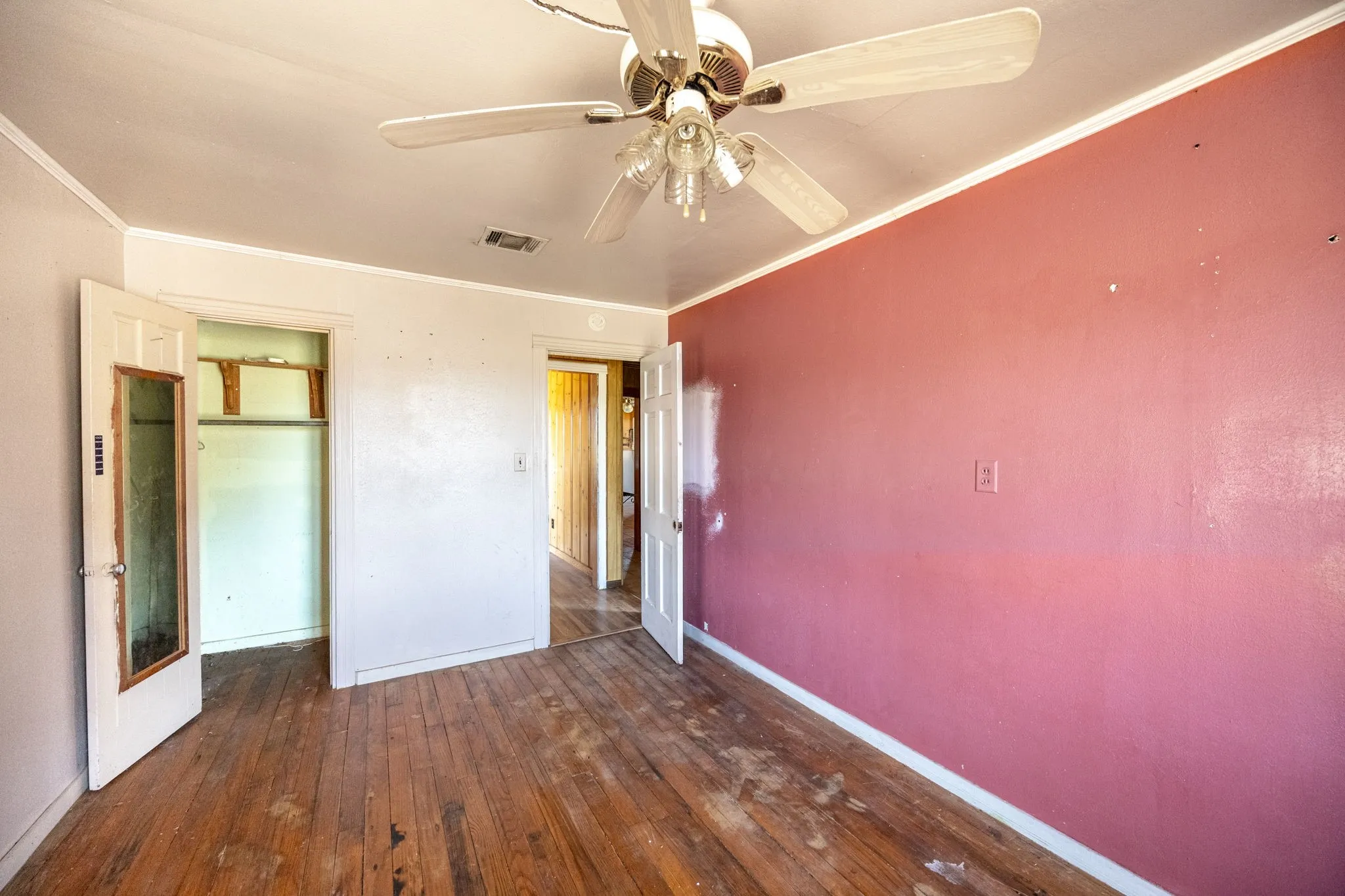 Single Family Residence For Sale in Wise County , 549 County Road 4699, Boyd, Texas 76023, 2 Bedroom, 1 Bathroom, Garage spaces, 792 Sqft, built in 1970, Price $2,495,000, mls#21365393, Real Estate Agent in Boyd, Homes For Sale in Wise county, Homes For Sale in Boyd, Realtor in Boyd Texas, Real Estate Brokerage Independent Realty Texas, Luminita Cordes Realtor