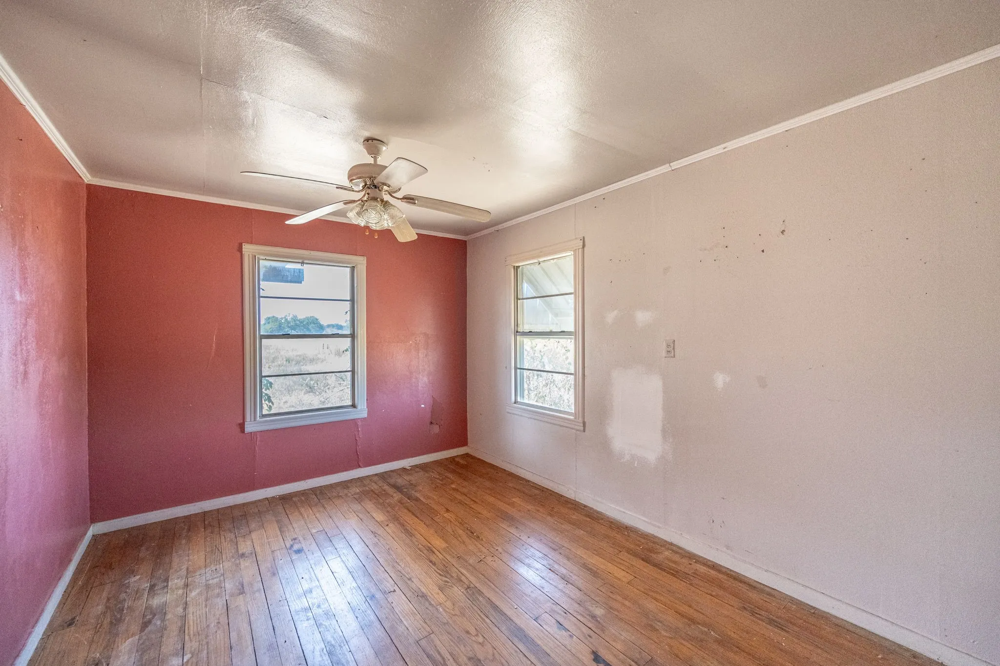 Single Family Residence For Sale in Wise County , 549 County Road 4699, Boyd, Texas 76023, 2 Bedroom, 1 Bathroom, Garage spaces, 792 Sqft, built in 1970, Price $2,495,000, mls#21365393, Real Estate Agent in Boyd, Homes For Sale in Wise county, Homes For Sale in Boyd, Realtor in Boyd Texas, Real Estate Brokerage Independent Realty Texas, Luminita Cordes Realtor