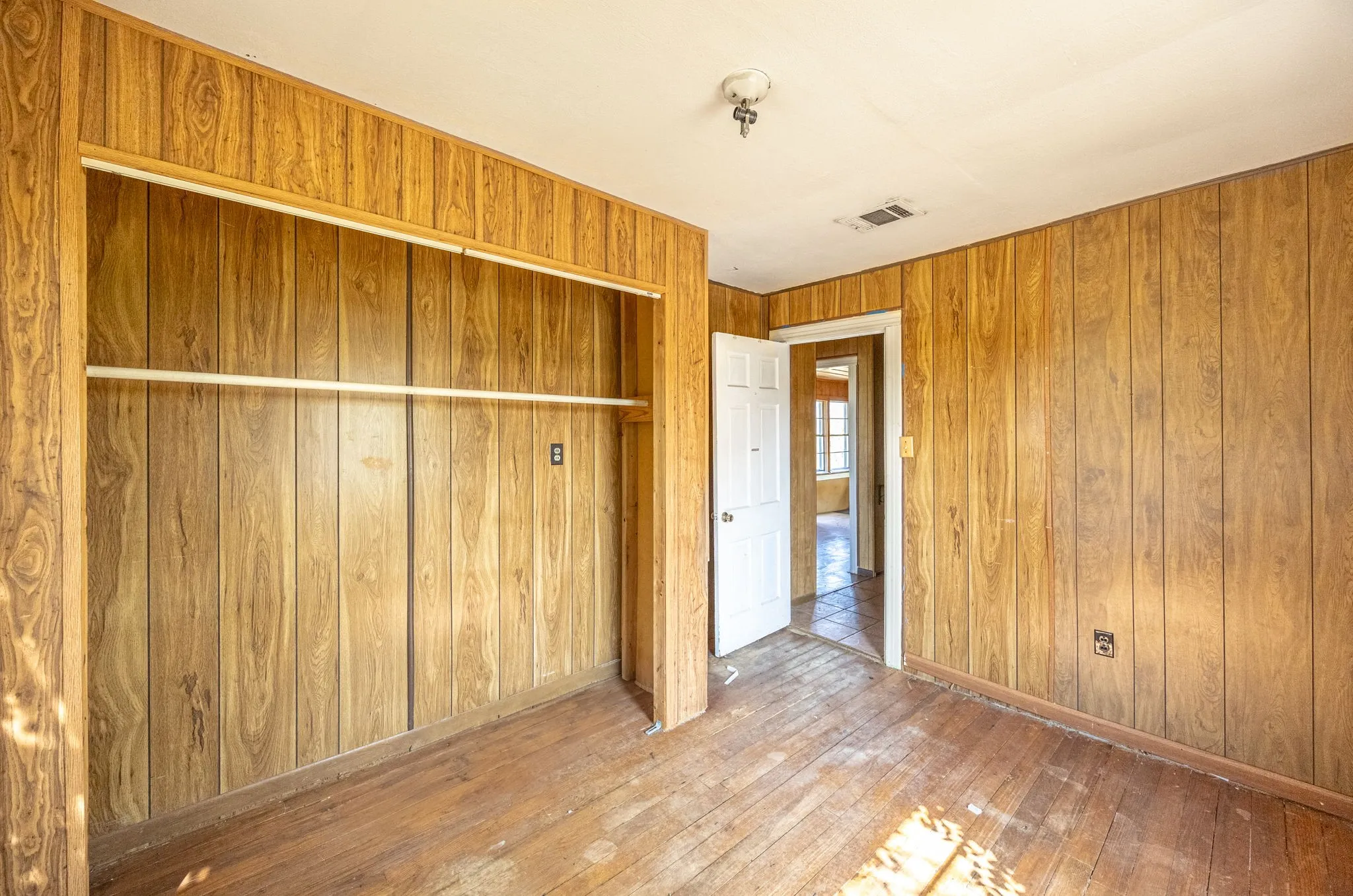 Single Family Residence For Sale in Wise County , 549 County Road 4699, Boyd, Texas 76023, 2 Bedroom, 1 Bathroom, Garage spaces, 792 Sqft, built in 1970, Price $2,495,000, mls#21365393, Real Estate Agent in Boyd, Homes For Sale in Wise county, Homes For Sale in Boyd, Realtor in Boyd Texas, Real Estate Brokerage Independent Realty Texas, Luminita Cordes Realtor