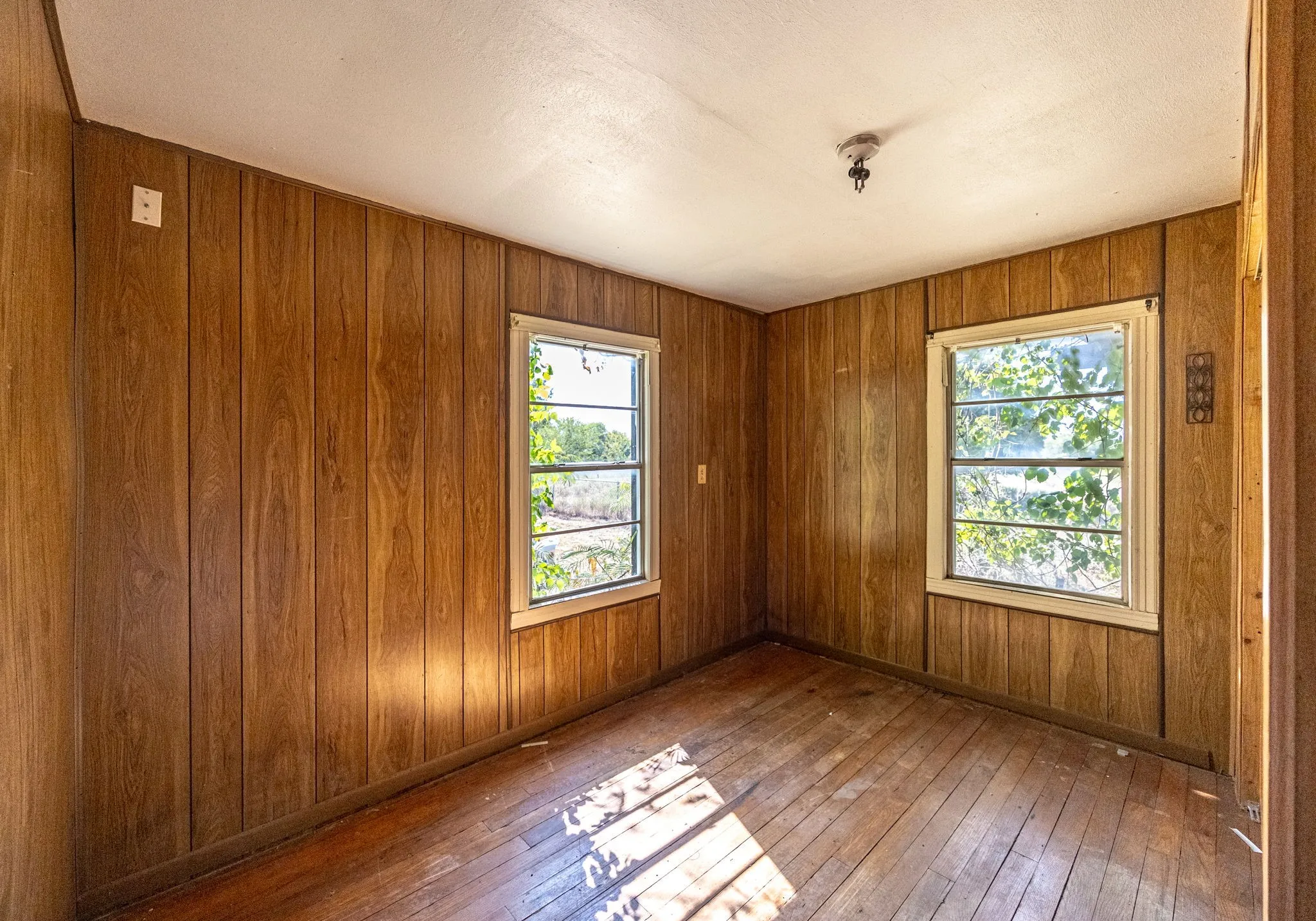 Single Family Residence For Sale in Wise County , 549 County Road 4699, Boyd, Texas 76023, 2 Bedroom, 1 Bathroom, Garage spaces, 792 Sqft, built in 1970, Price $2,495,000, mls#21365393, Real Estate Agent in Boyd, Homes For Sale in Wise county, Homes For Sale in Boyd, Realtor in Boyd Texas, Real Estate Brokerage Independent Realty Texas, Luminita Cordes Realtor