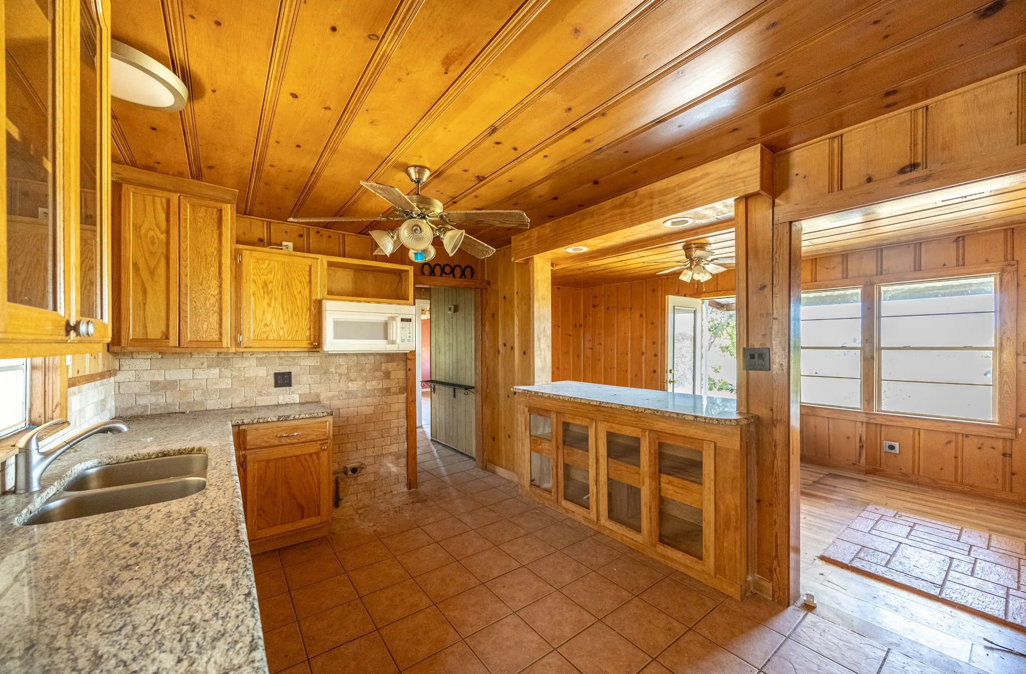 Single Family Residence For Sale in Wise County , 549 County Road 4699, Boyd, Texas 76023, 2 Bedroom, 1 Bathroom, Garage spaces, 792 Sqft, built in 1970, Price $2,495,000, mls#21365393, Real Estate Agent in Boyd, Homes For Sale in Wise county, Homes For Sale in Boyd, Realtor in Boyd Texas, Real Estate Brokerage Independent Realty Texas, Luminita Cordes Realtor